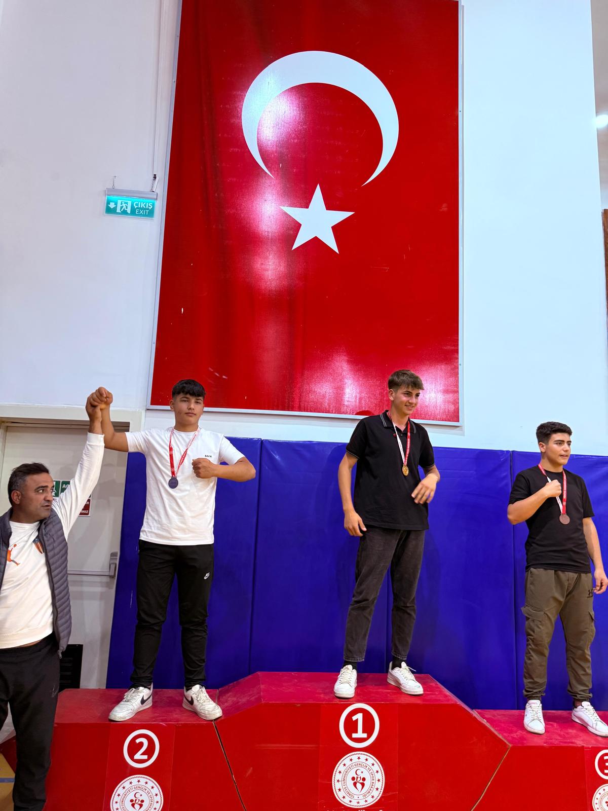 Afşin’de Bilek Güreşi Turnuvası Başladı 10