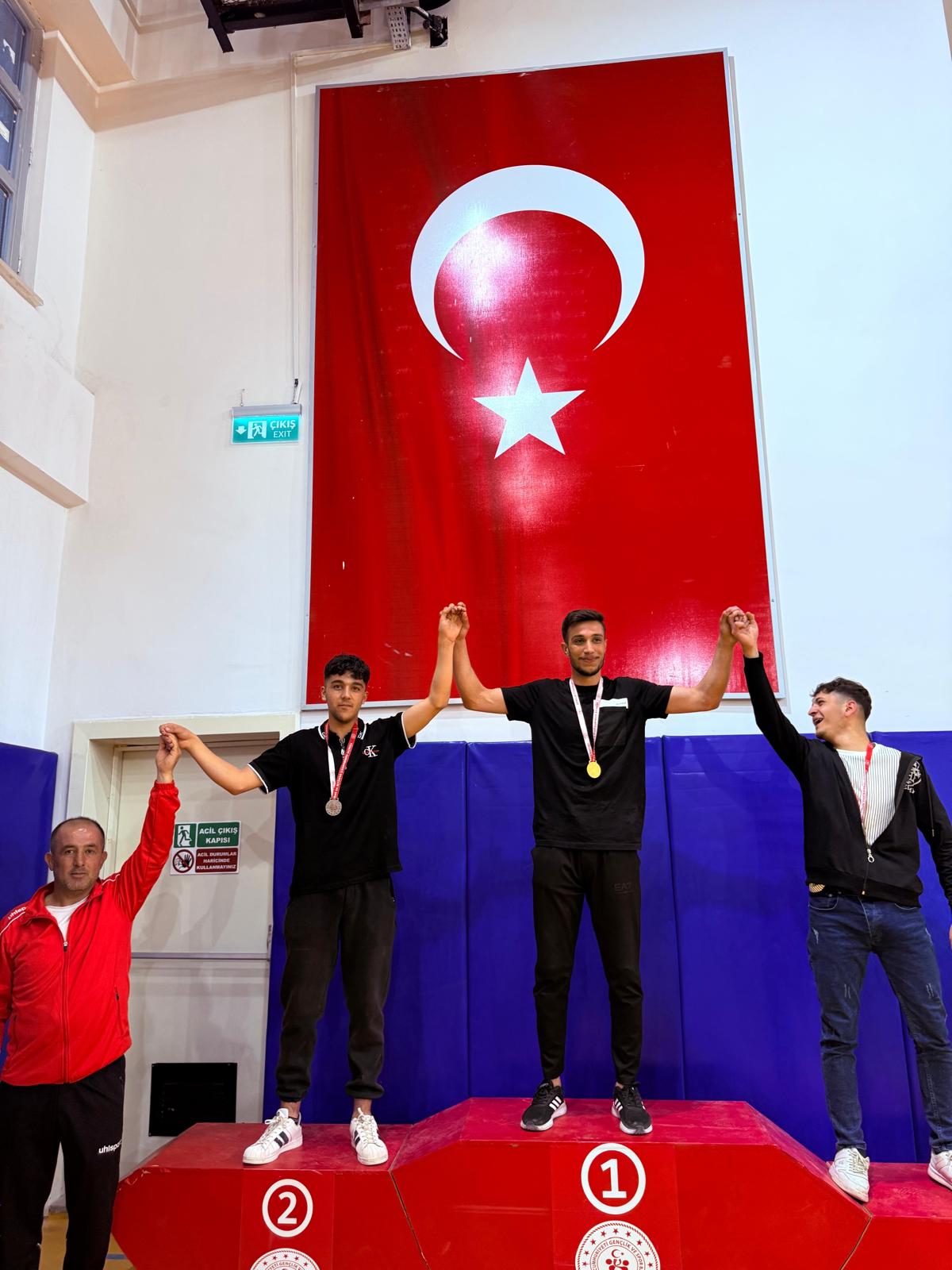 Afşin’de Bilek Güreşi Turnuvası Başladı 12
