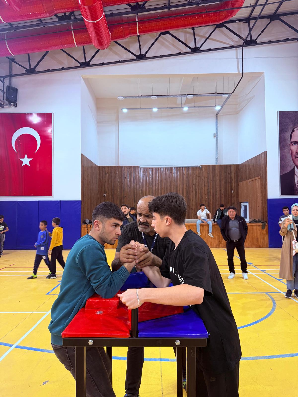 Afşin’de Bilek Güreşi Turnuvası Başladı 16