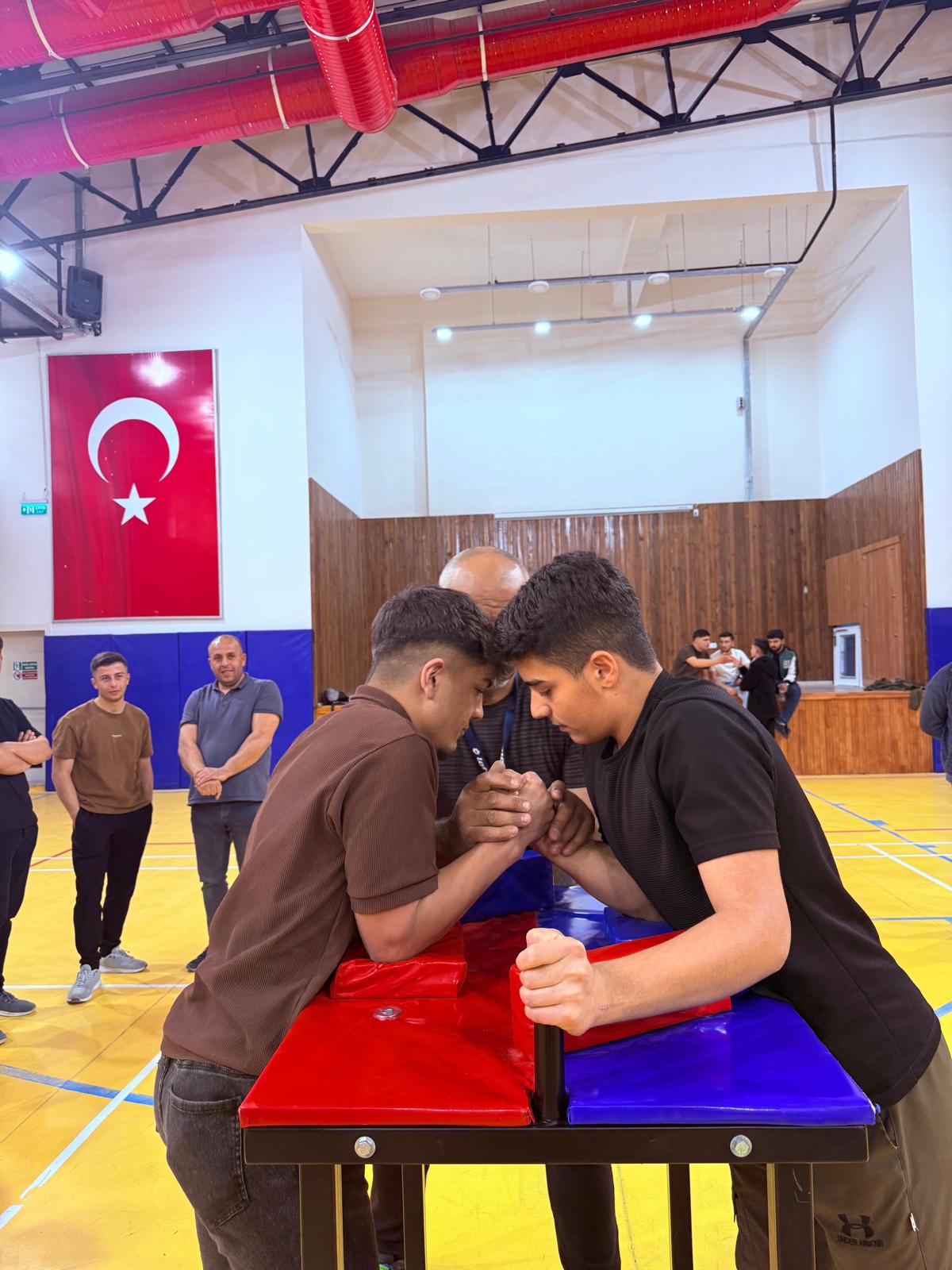 Afşin’de Bilek Güreşi Turnuvası Başladı 17