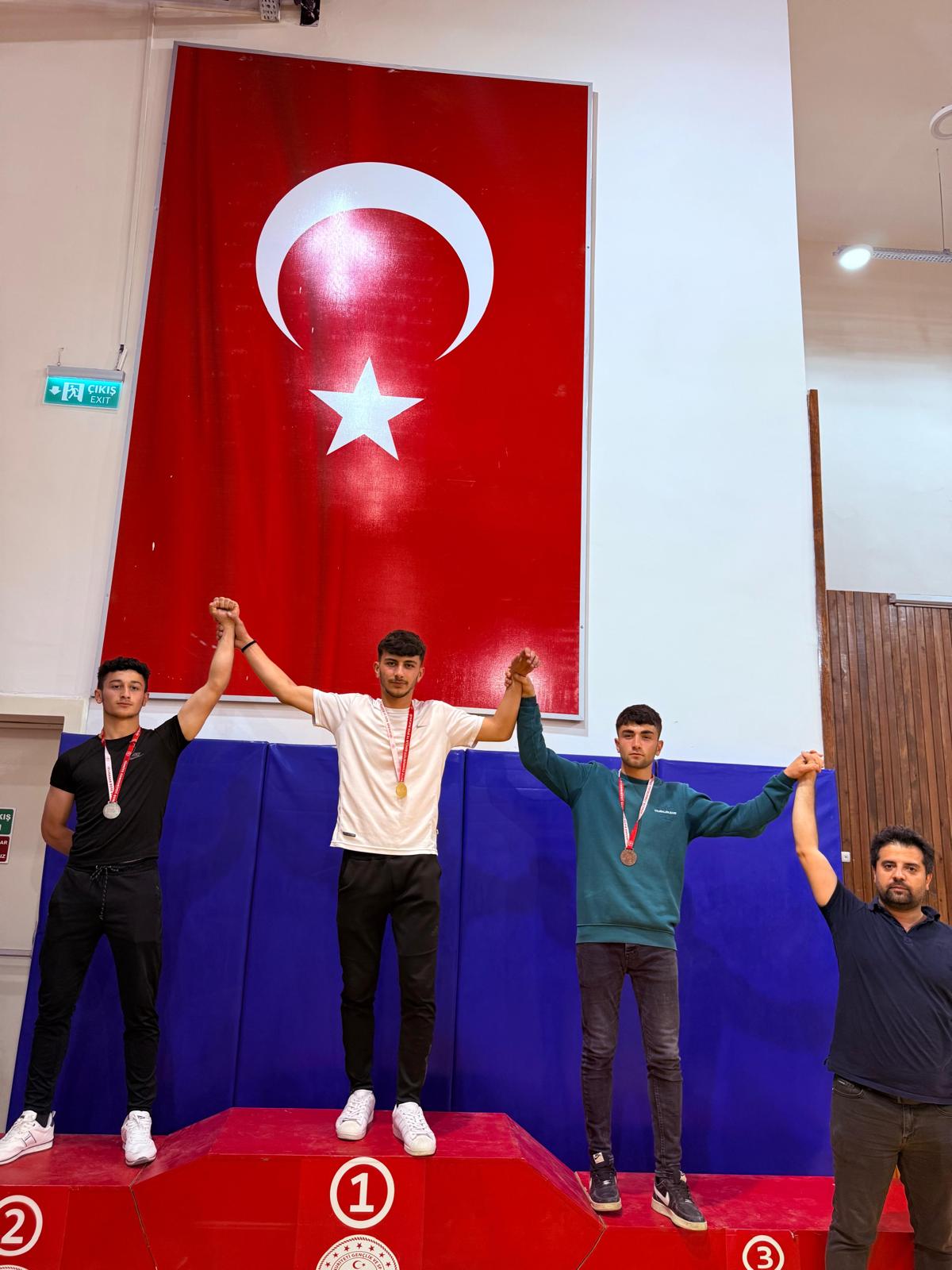 Afşin’de Bilek Güreşi Turnuvası Başladı 9