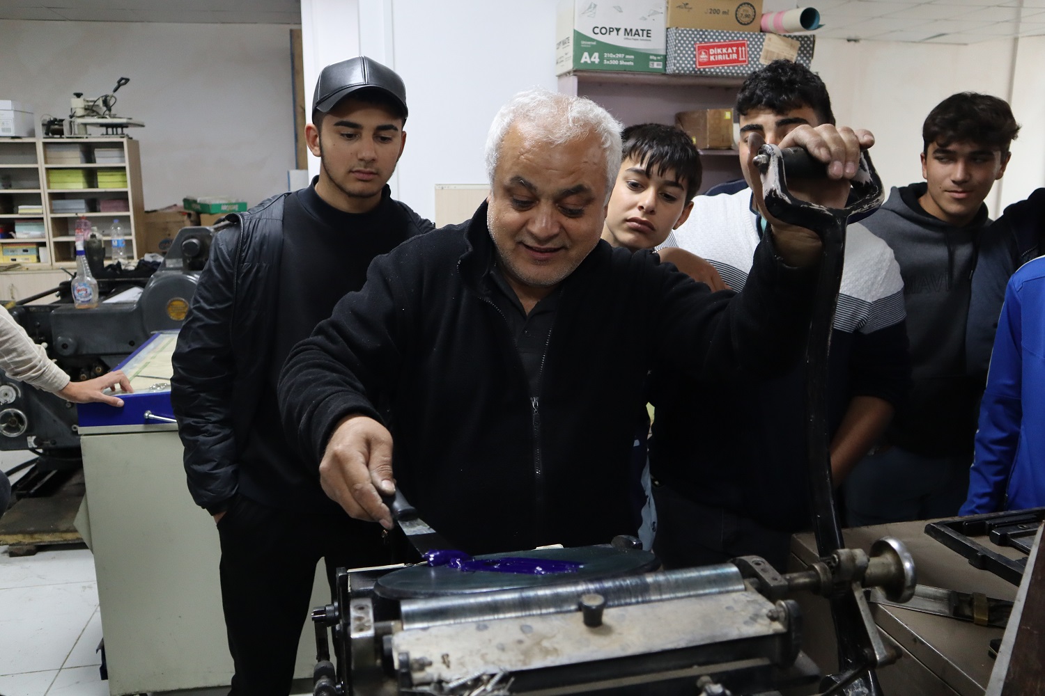 Afşin’de Öğrenciler Gazete Baskı Sürecini Yerinde Gözlemledi (11)