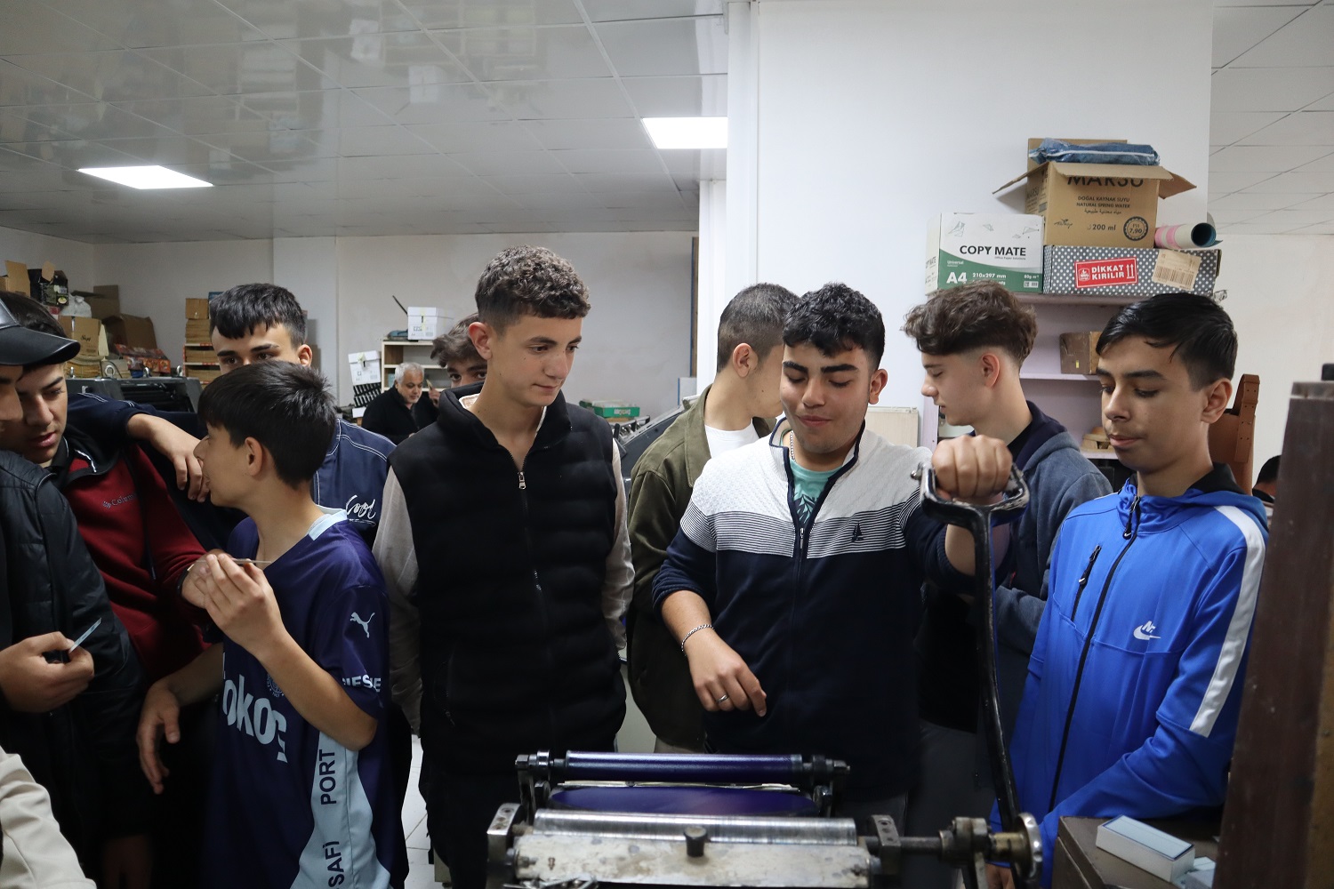 Afşin’de Öğrenciler Gazete Baskı Sürecini Yerinde Gözlemledi (16)