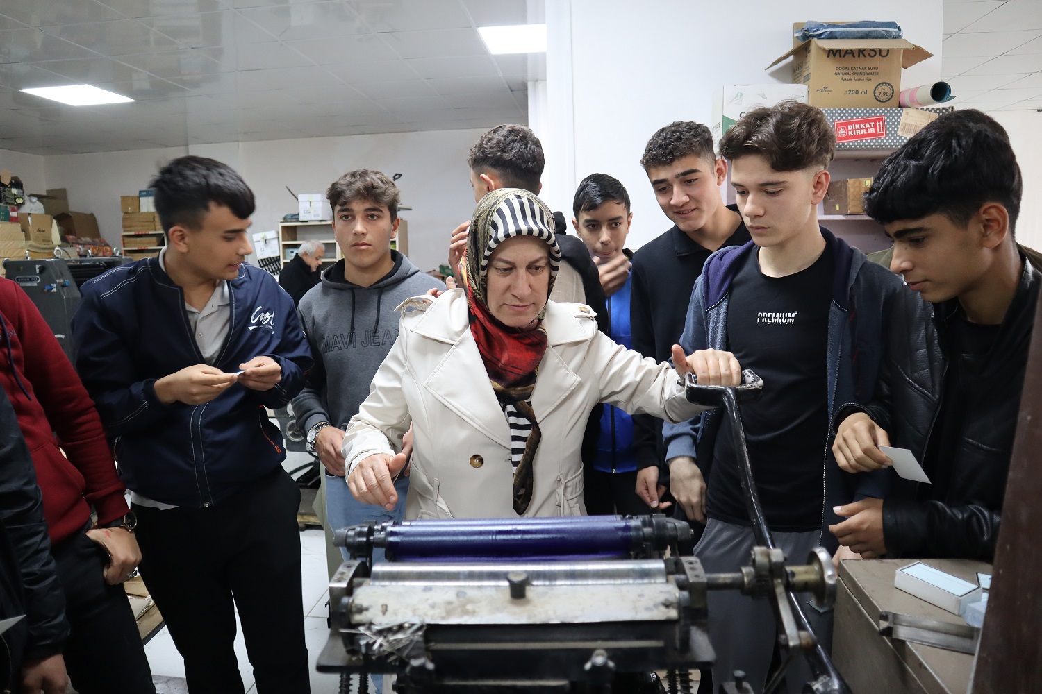 Afşin’de Öğrenciler Gazete Baskı Sürecini Yerinde Gözlemledi (17)