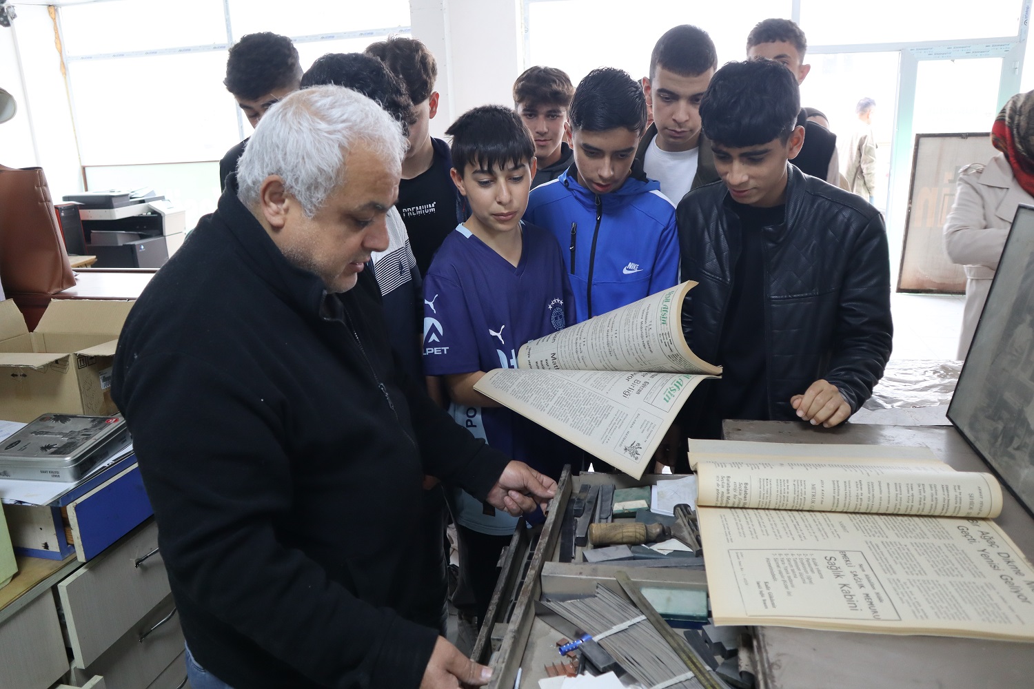 Afşin’de Öğrenciler Gazete Baskı Sürecini Yerinde Gözlemledi (6)