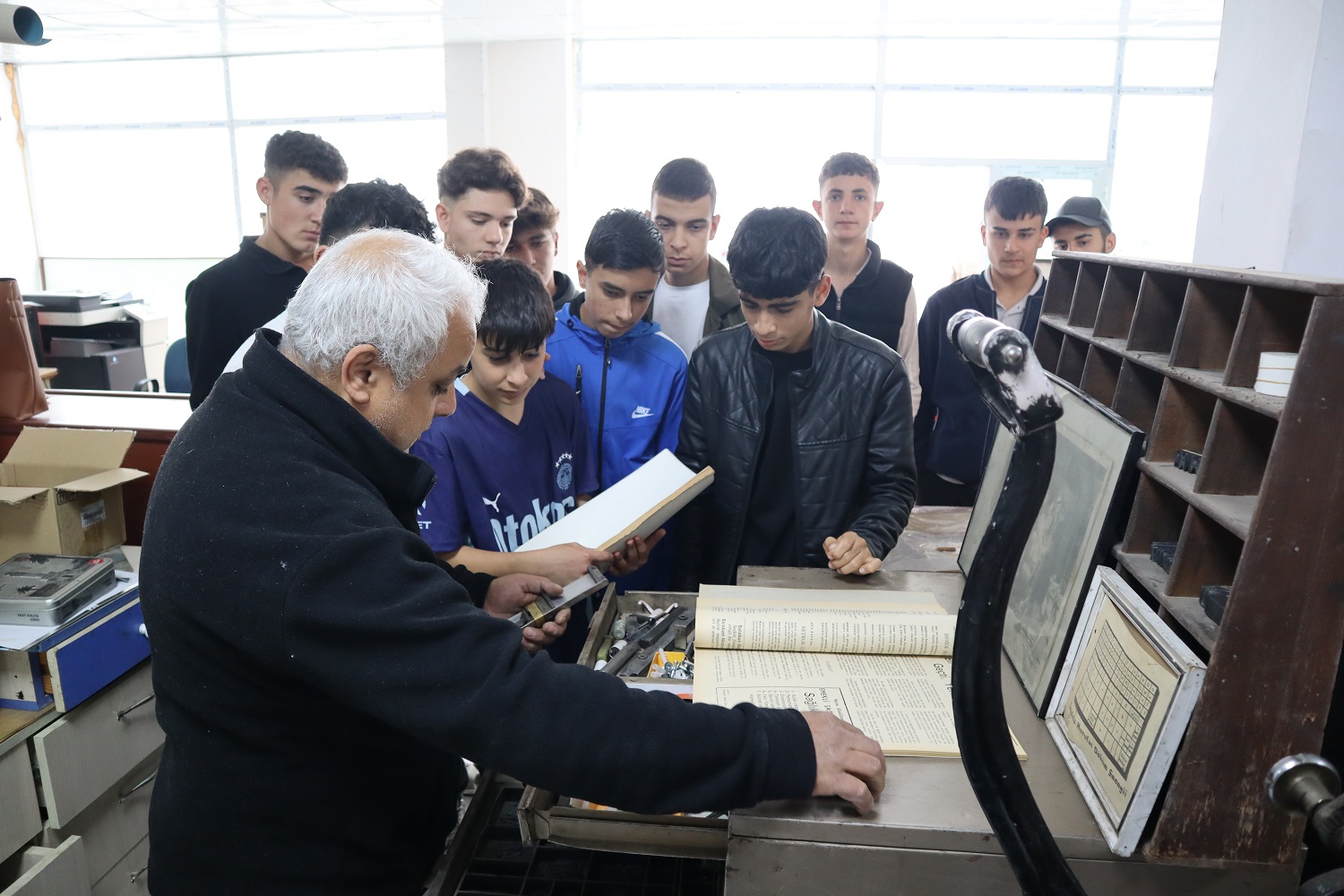 Afşin’de Öğrenciler Gazete Baskı Sürecini Yerinde Gözlemledi (7)