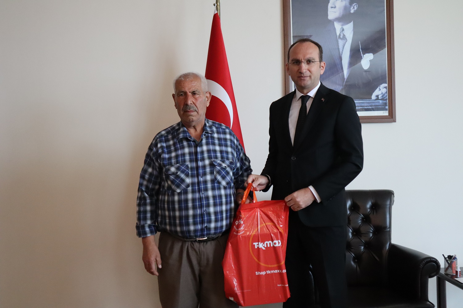 Afşin’de Örnek Davranış Gösteren Sürücüler Ödüllendirildi (3)