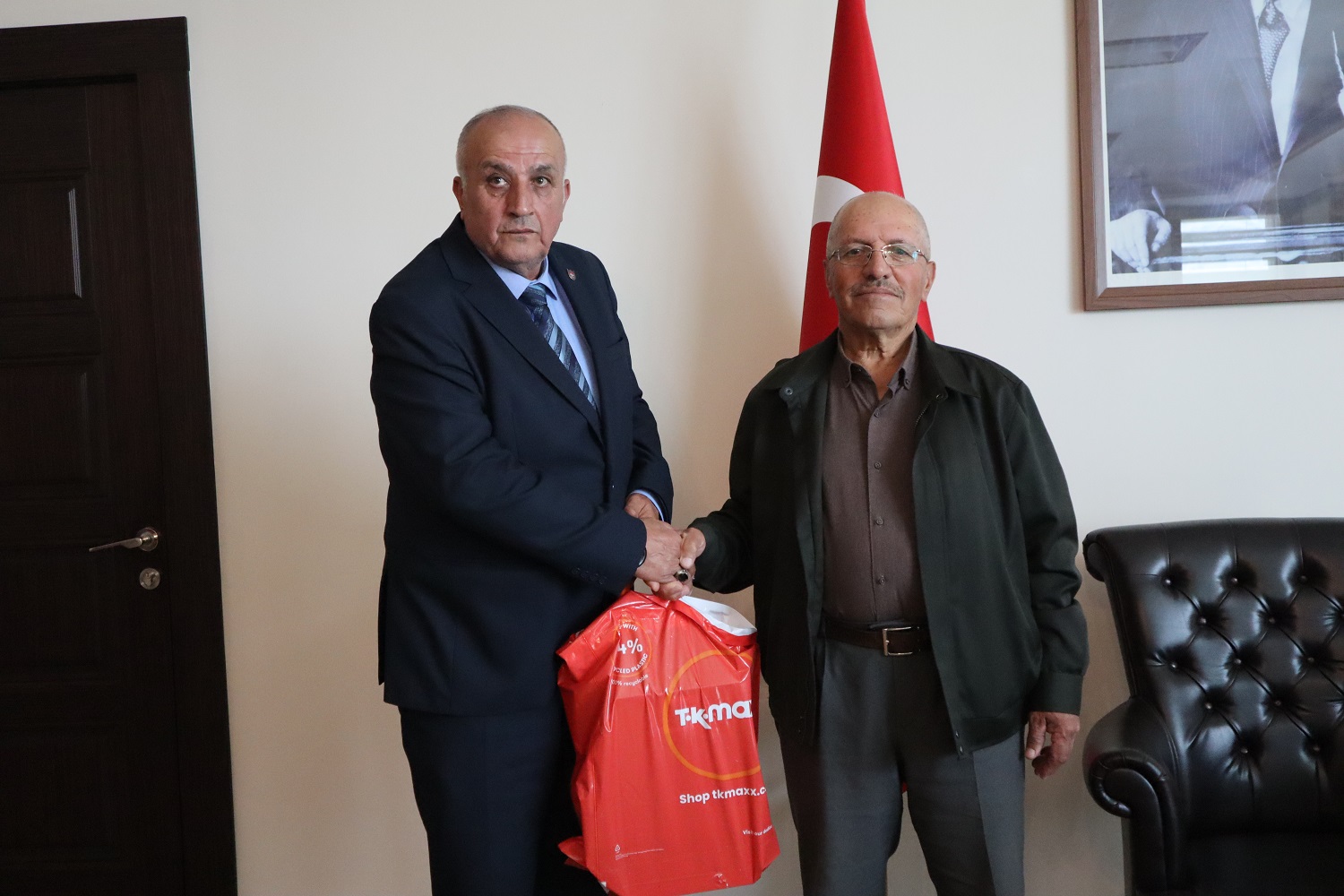 Afşin’de Örnek Davranış Gösteren Sürücüler Ödüllendirildi (4)