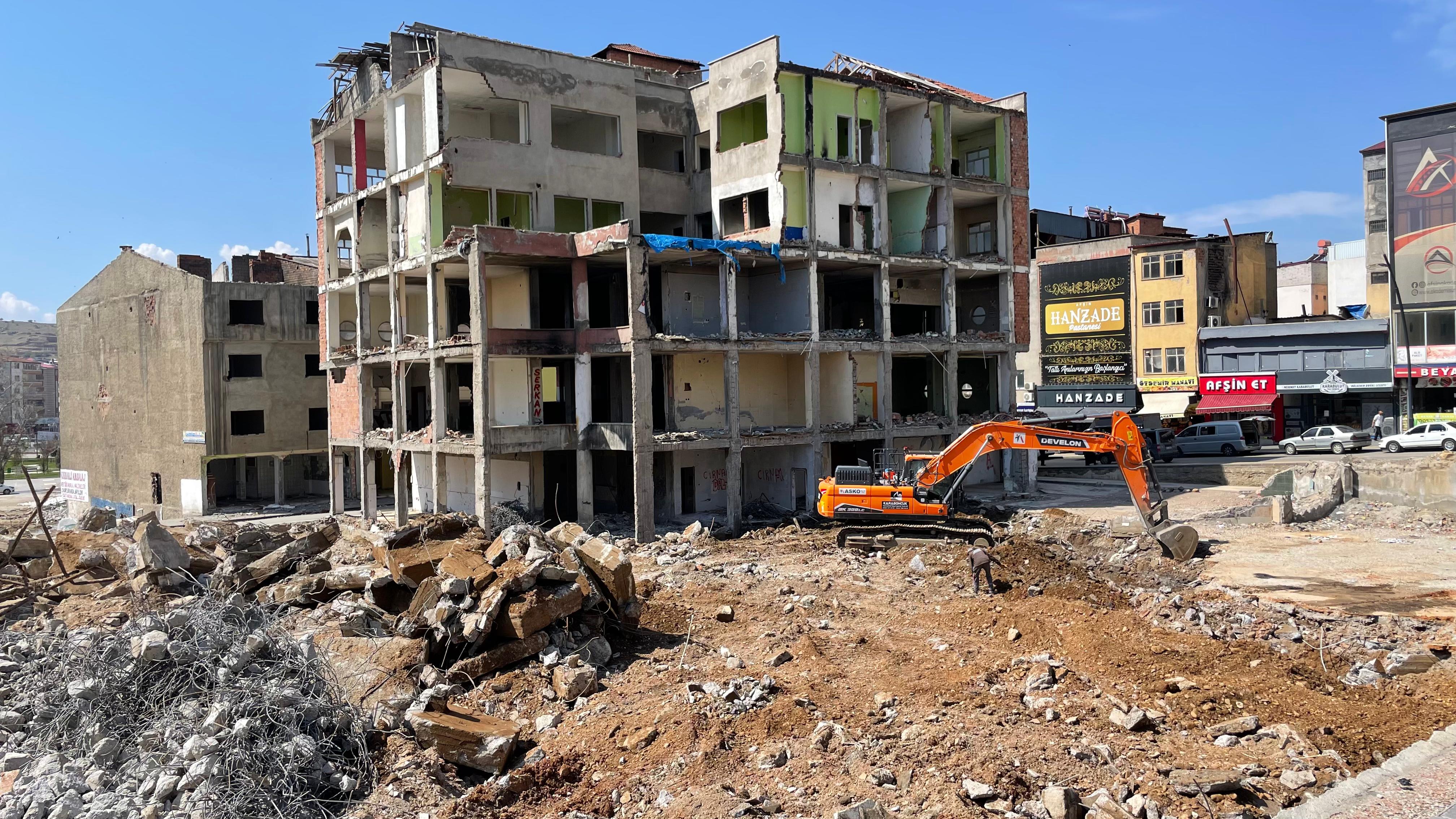  Afşin’de Rezerv Alanlarda Yıkım Çalışmaları Devam Ediyor (2)