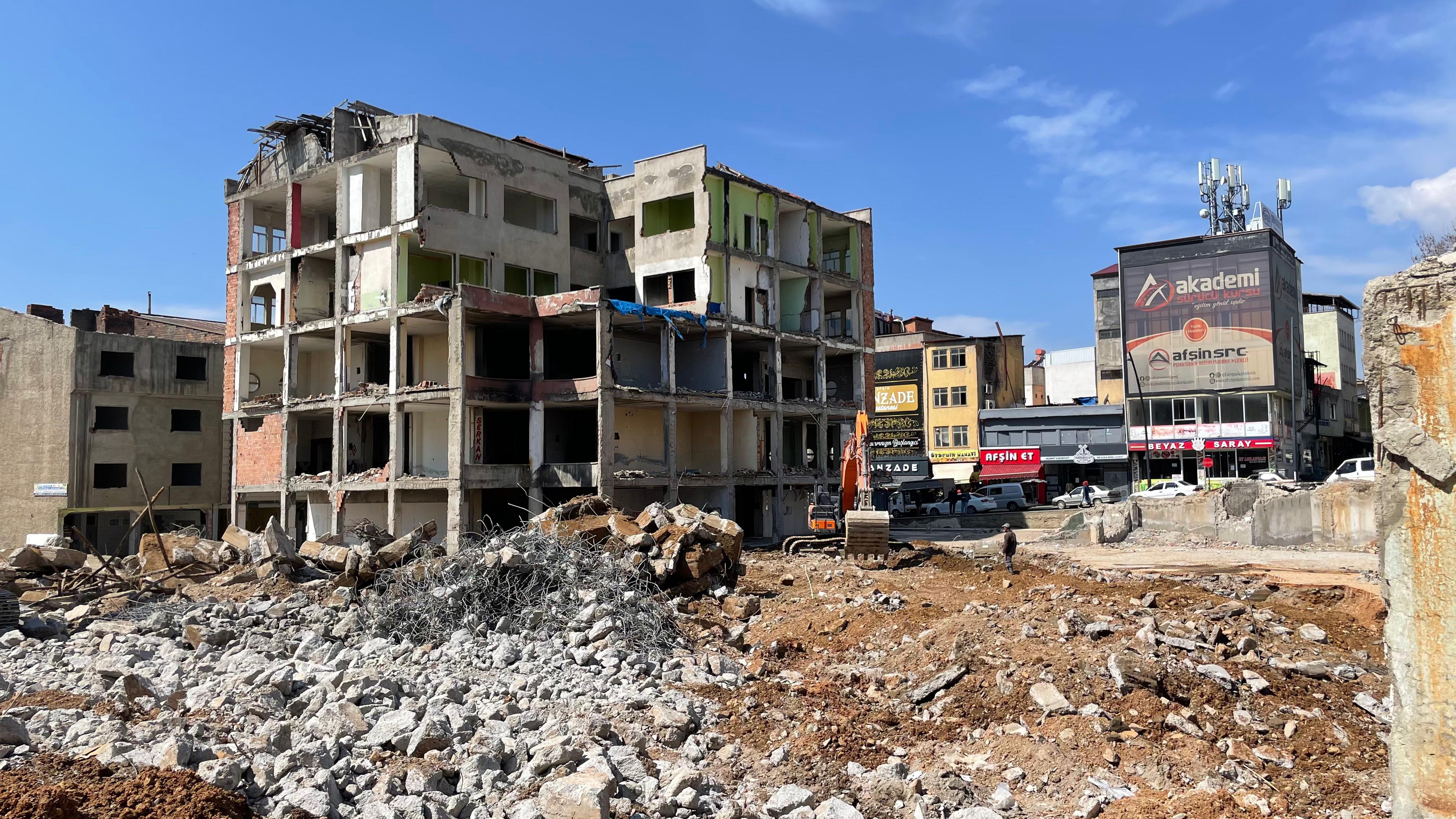  Afşin’de Rezerv Alanlarda Yıkım Çalışmaları Devam Ediyor (3)