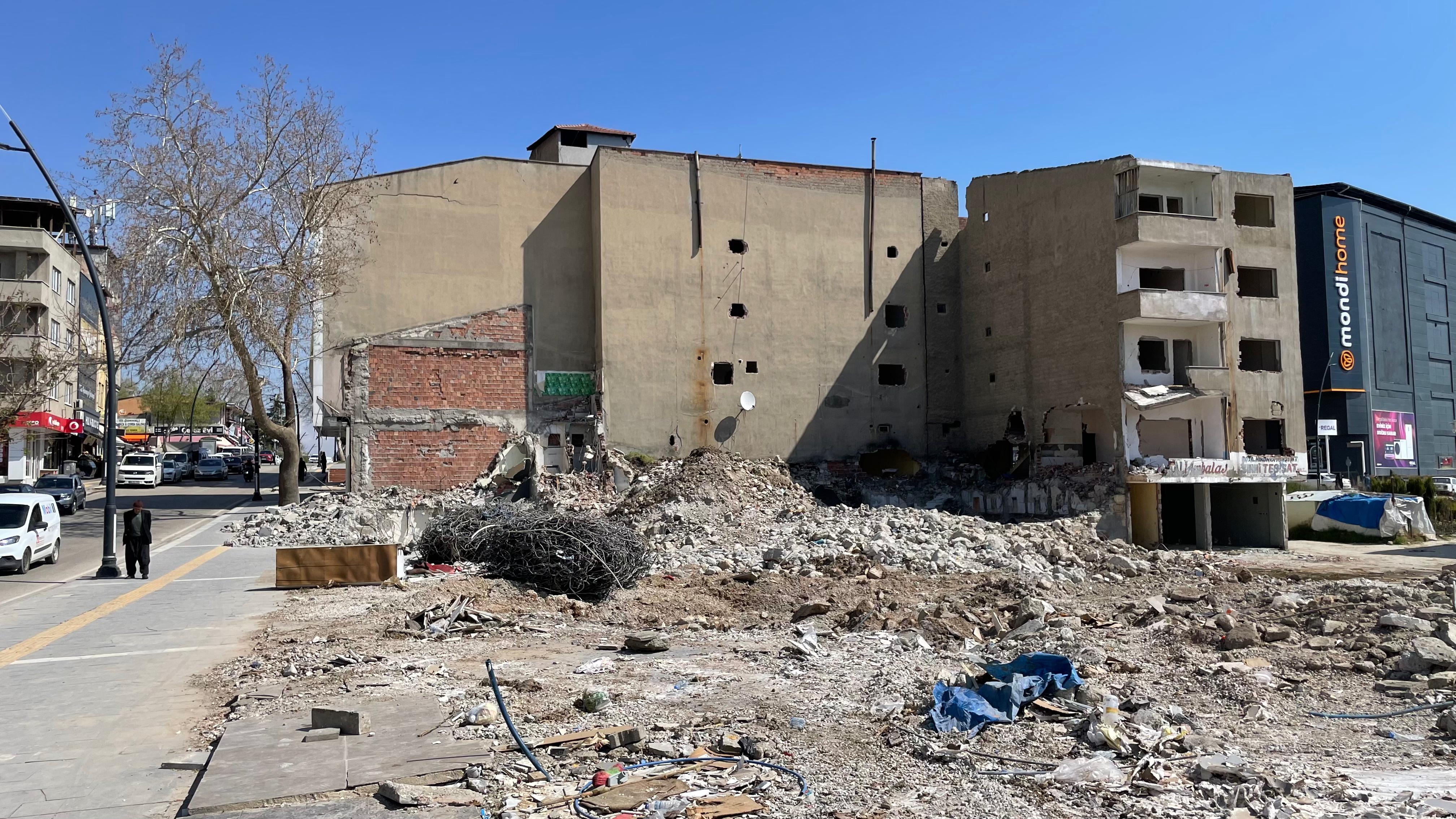  Afşin’de Rezerv Alanlarda Yıkım Çalışmaları Devam Ediyor (5)