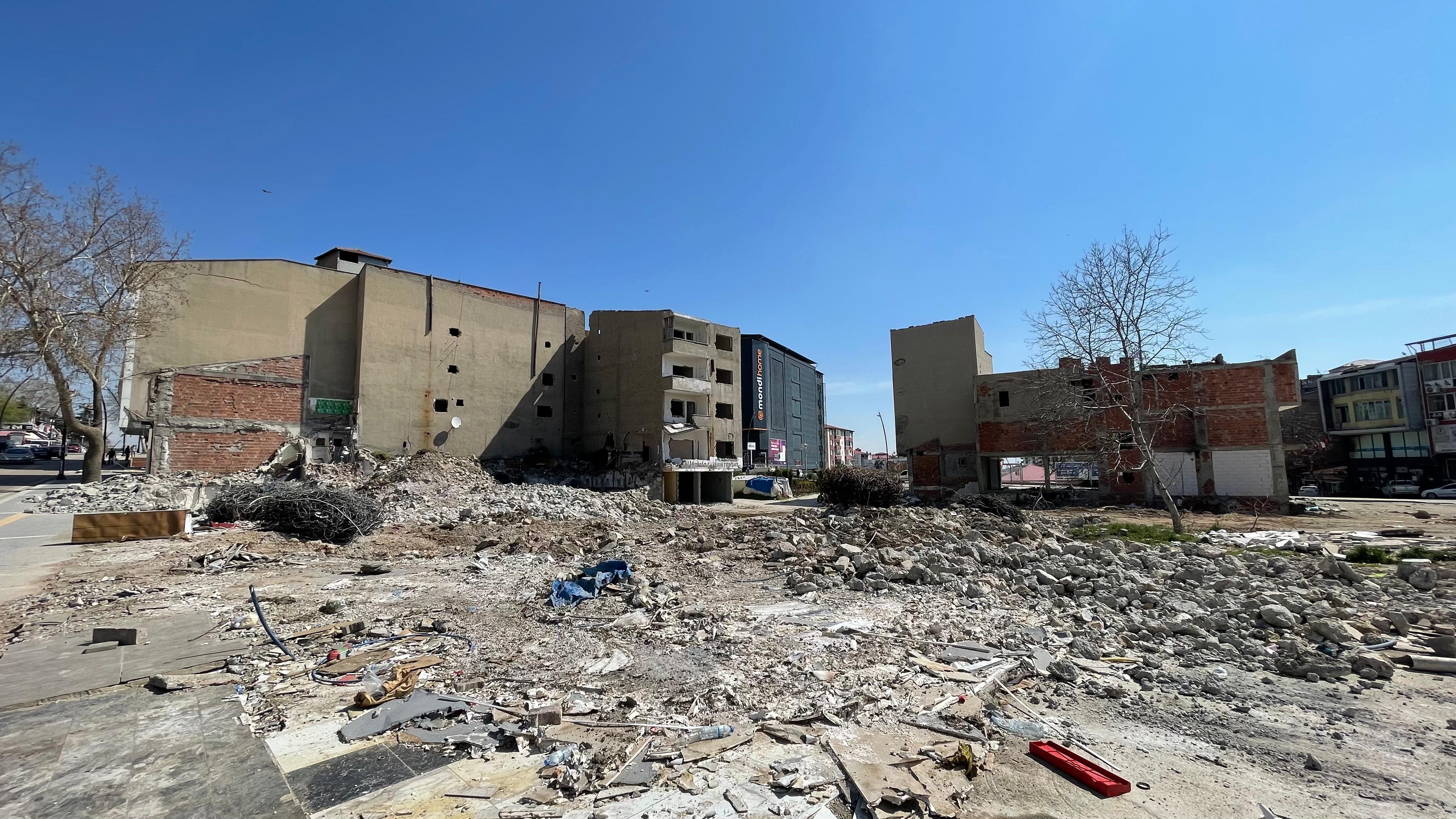  Afşin’de Rezerv Alanlarda Yıkım Çalışmaları Devam Ediyor (6)