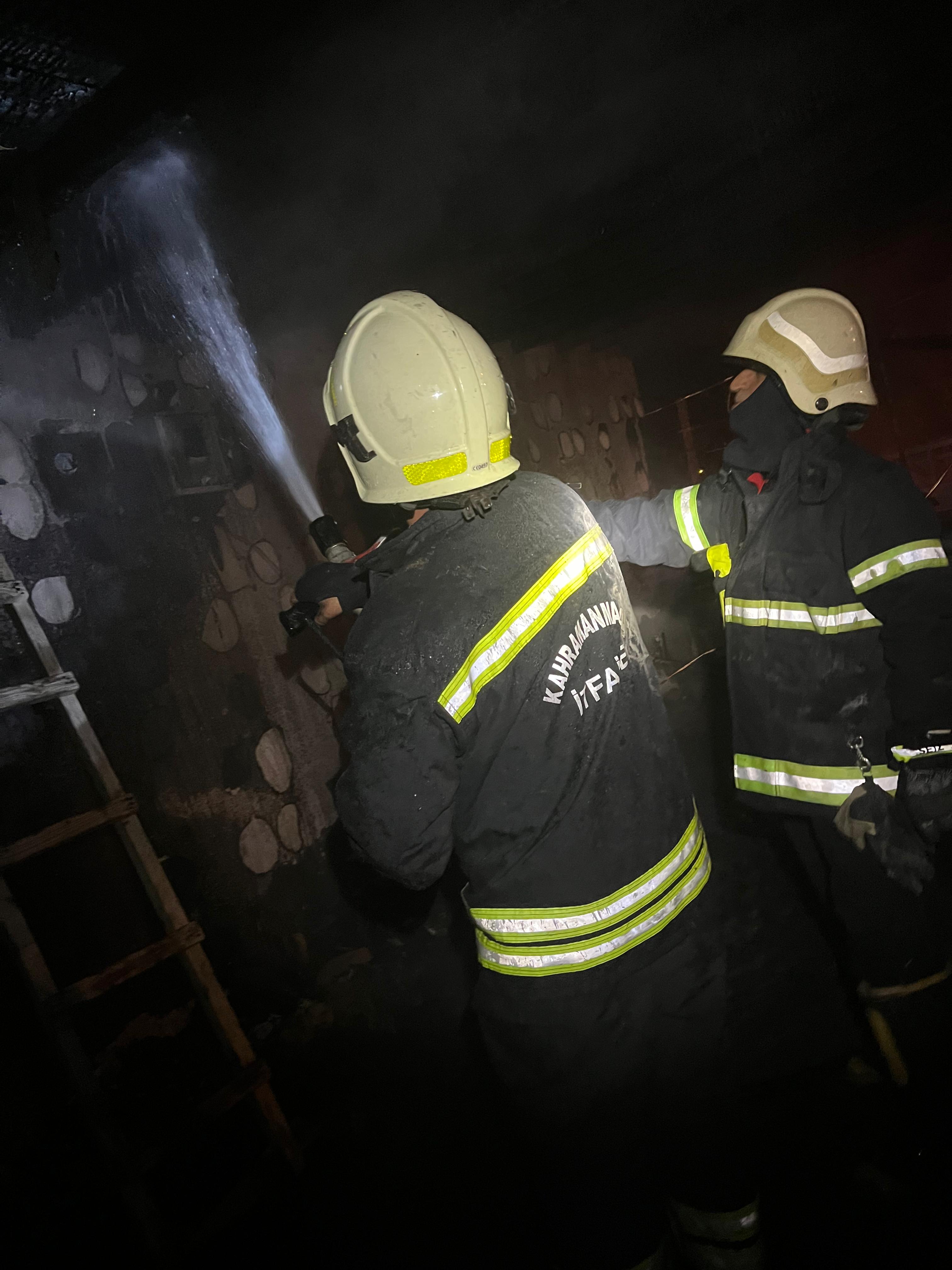 Afşin’de Yangından Etkilenen Anne Ve Çocuk Hastaneye Kaldırıldı 8