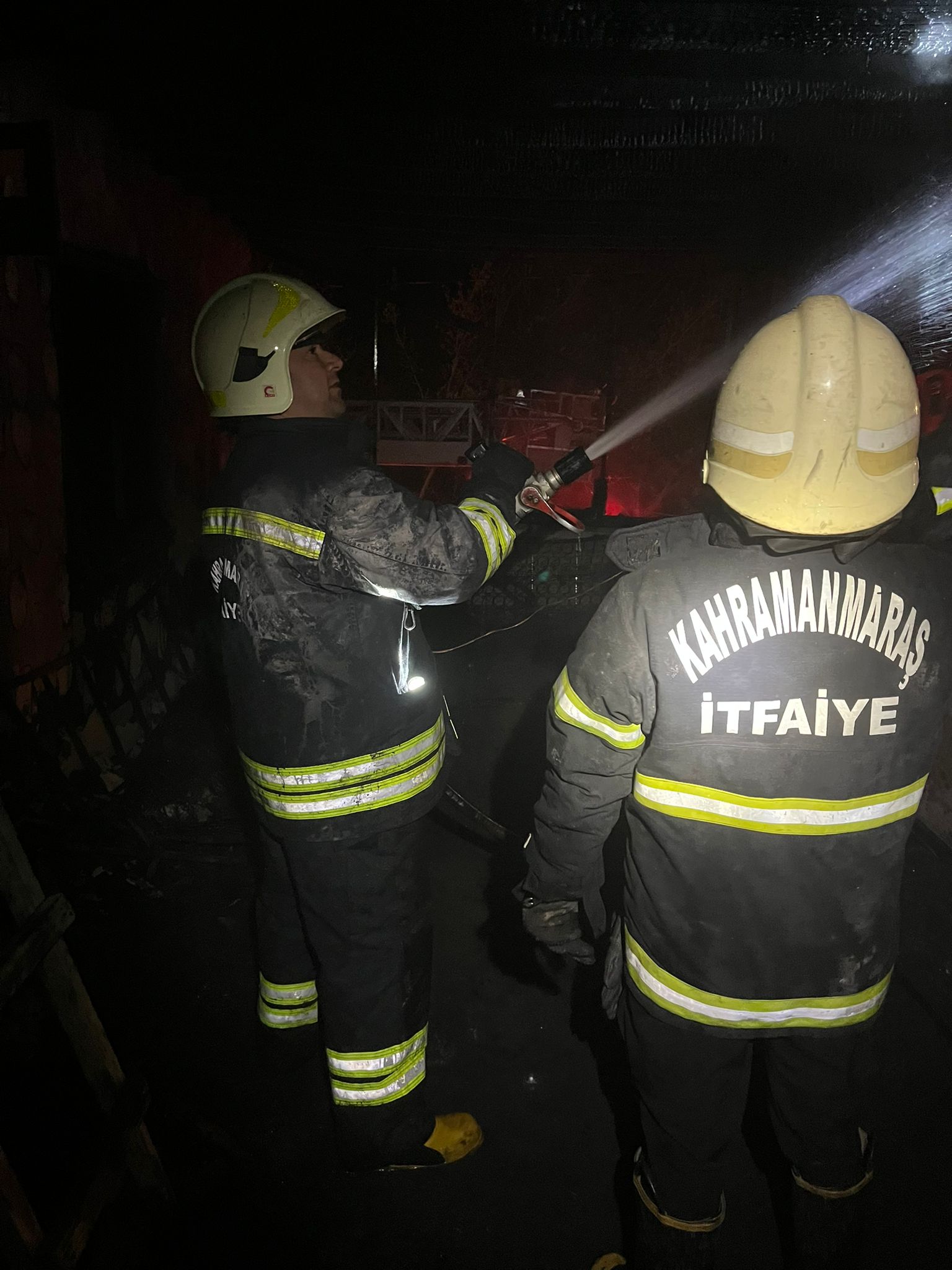 Afşin’de Yangından Etkilenen Anne Ve Çocuk Hastaneye Kaldırıldı 9