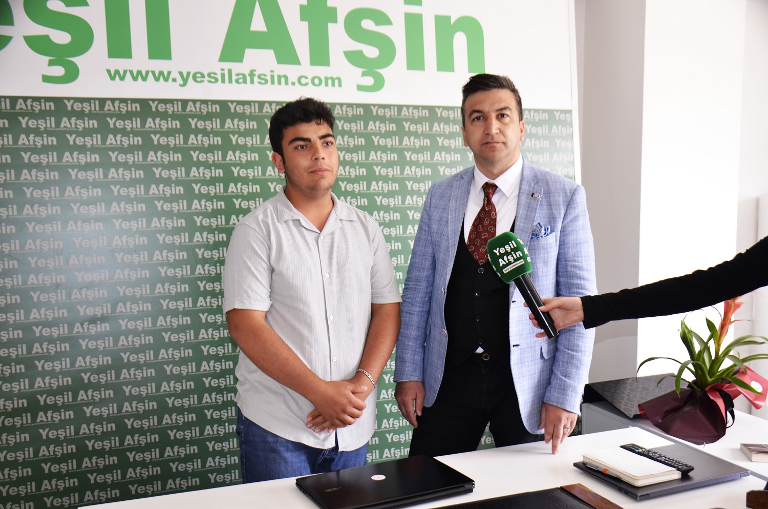Afşinli Genç Yazar Yusuf Emre Gül’e Bilgisayar Desteği (2)