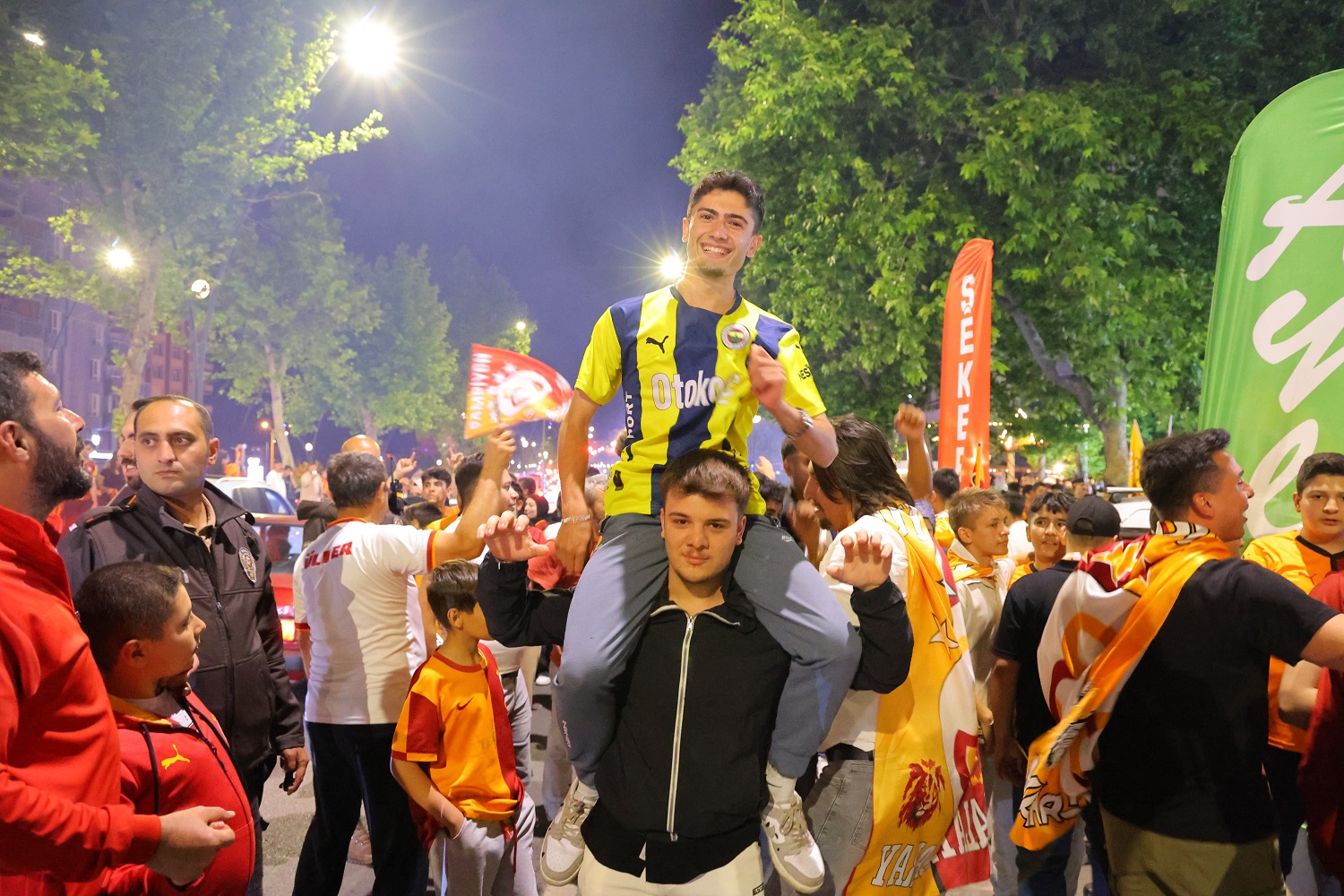 Araçlarına Fenerbahçe Bayraklı Tabut Yerleştiren İki Sürücüye Ceza (3)