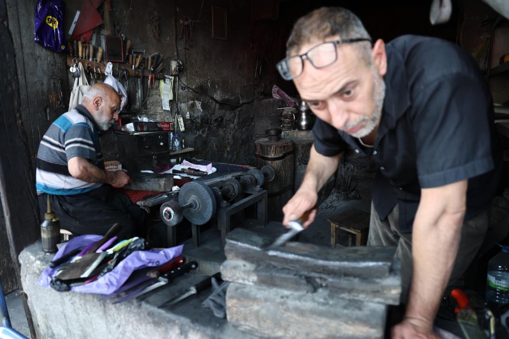 Asırlık Dükkânda Baba Oğulun Bıçak Mesaisi 3