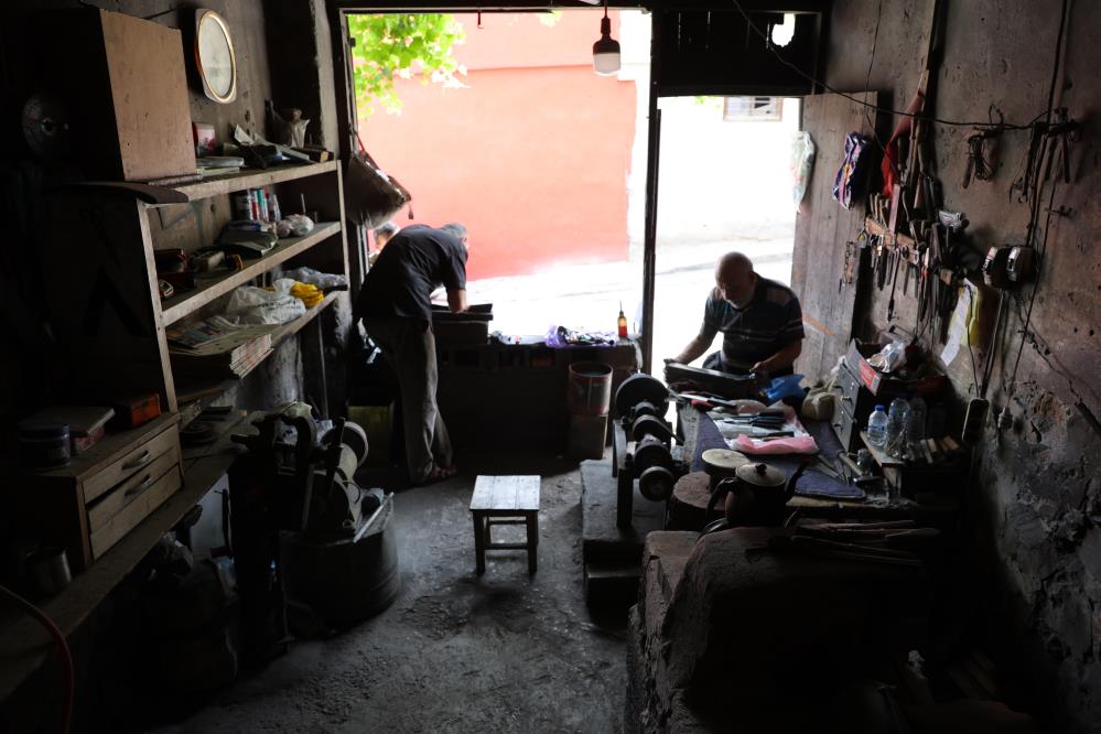 Asırlık Dükkânda Baba Oğulun Bıçak Mesaisi 4