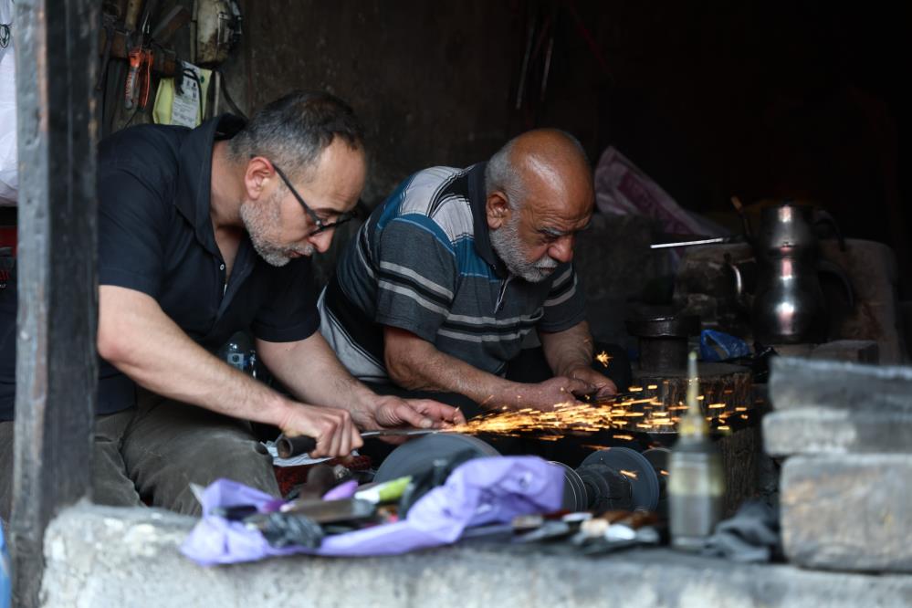 Asırlık Dükkânda Baba Oğulun Bıçak Mesaisi