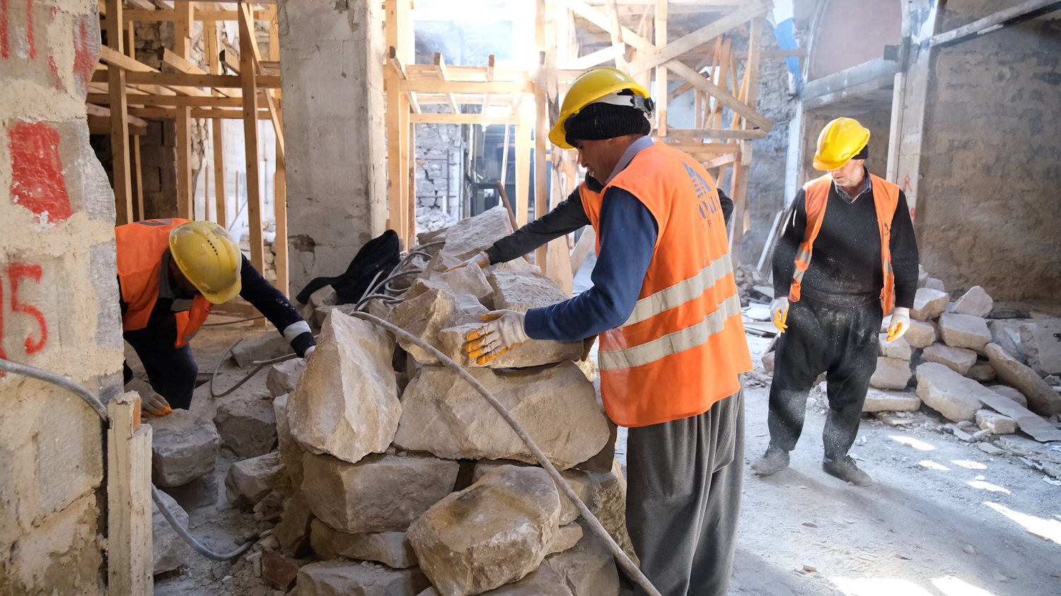 Bakan Kurum, Restorasyonu Süren Tarihi Kapalı Çarşı'nın Görüntülerini Paylaştı (2)