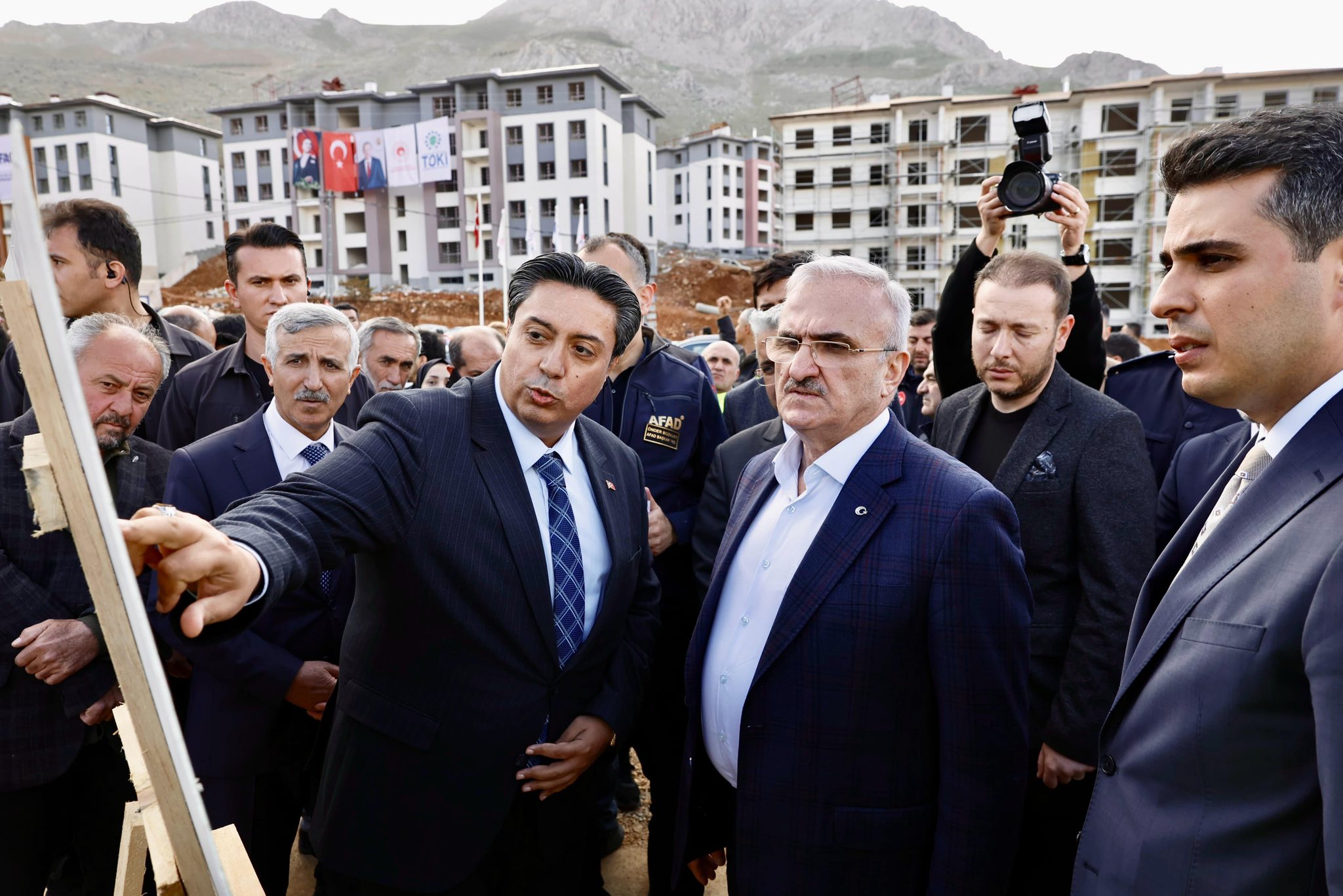 Bakan Yardımcısı Karaloğlu Ve Vali Ünlüer, Elbistan Toki̇ Konutlarını İnceledi1