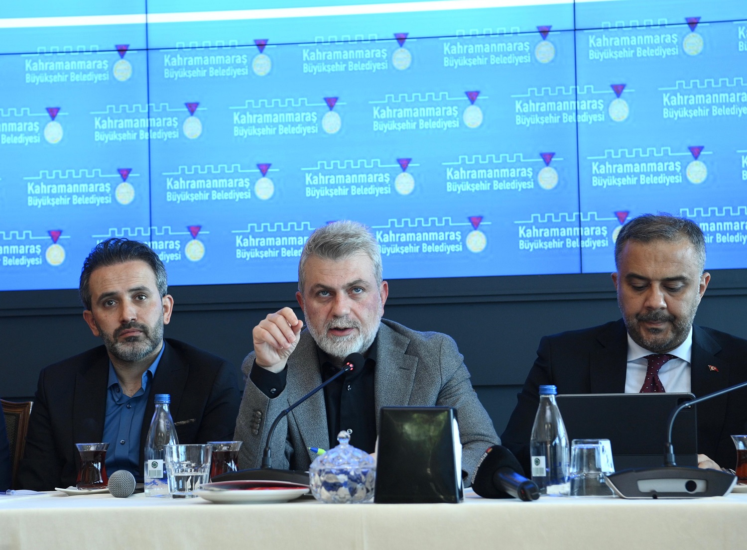 Başkan Görgel, Onikişubat’ın Batı Mahalle Muhtarlarıyla Bir Araya Geldi (1)