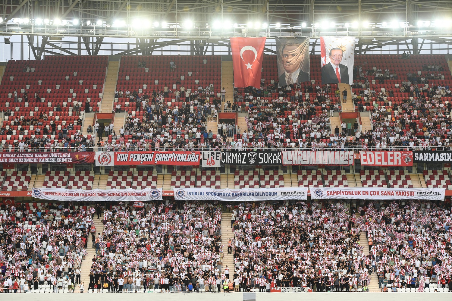 Başkan Görgel, Şampiyonluk Yolunda Da İstiklalspor’u Yalnız Bırakmadı (1)