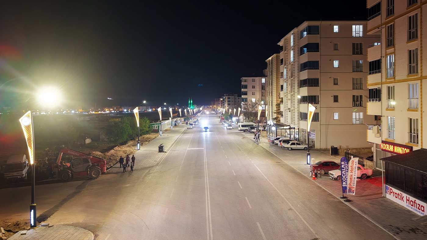Büyükşehir Afşin’de Şehit Fırat Yılmaz Çakıroğlu Caddesi’ni Yeniledi (1)