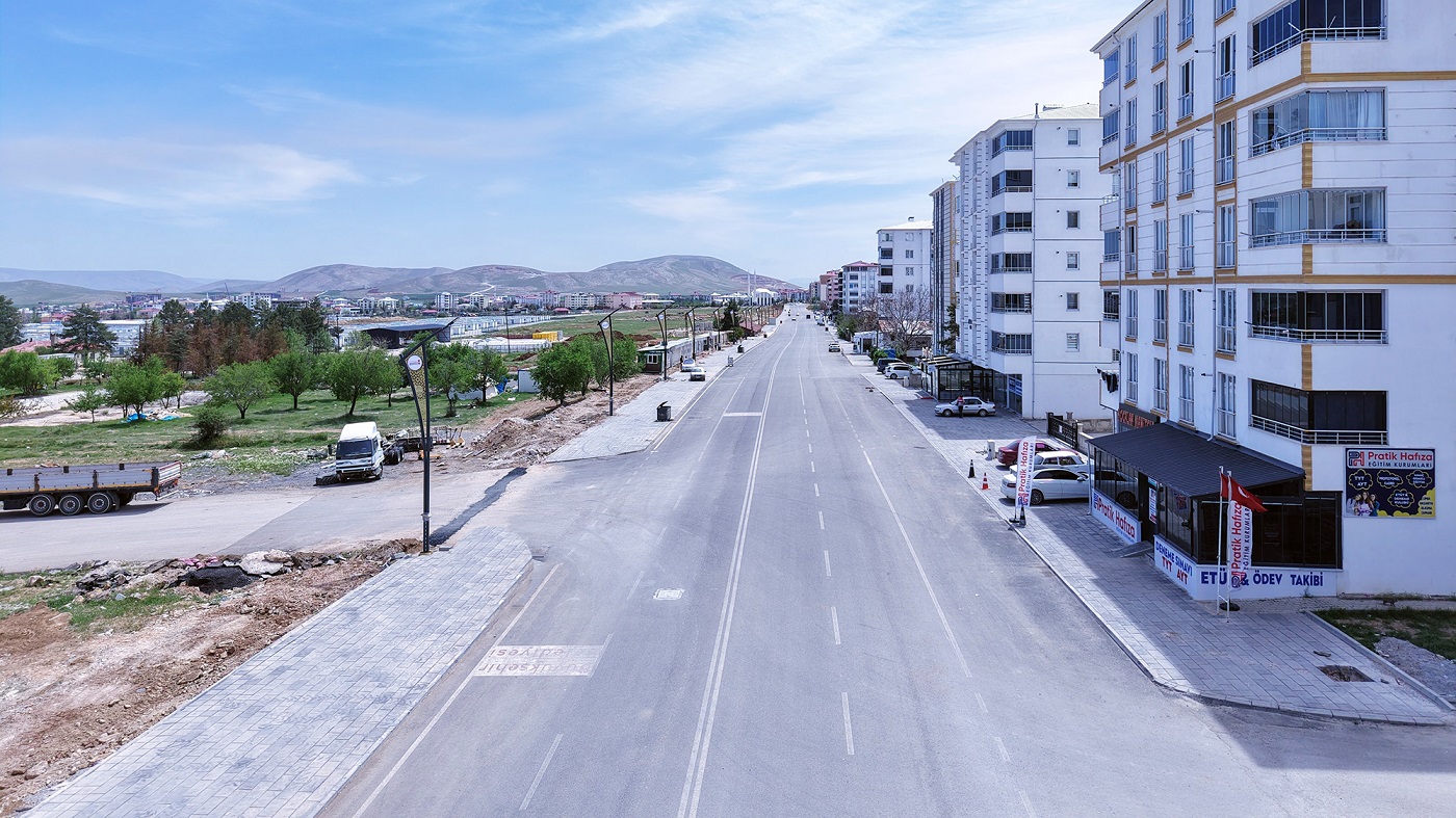 Büyükşehir Afşin’de Şehit Fırat Yılmaz Çakıroğlu Caddesi’ni Yeniledi (2)