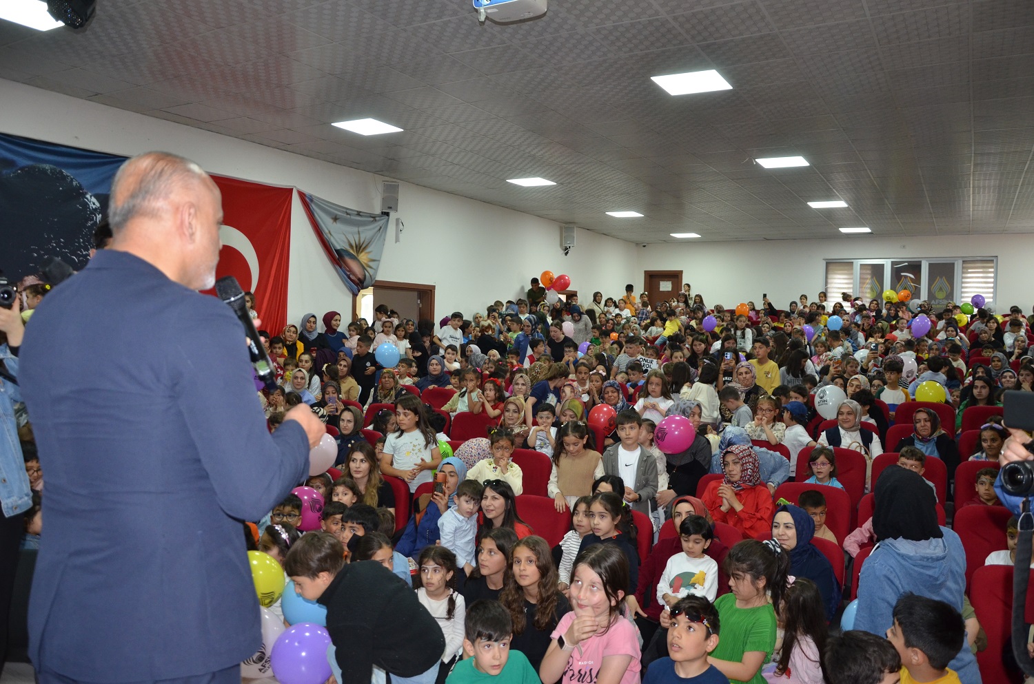Çocuk Sanatçısı Onur Erol, Afşin’de Miniklerle Buluştu (10)