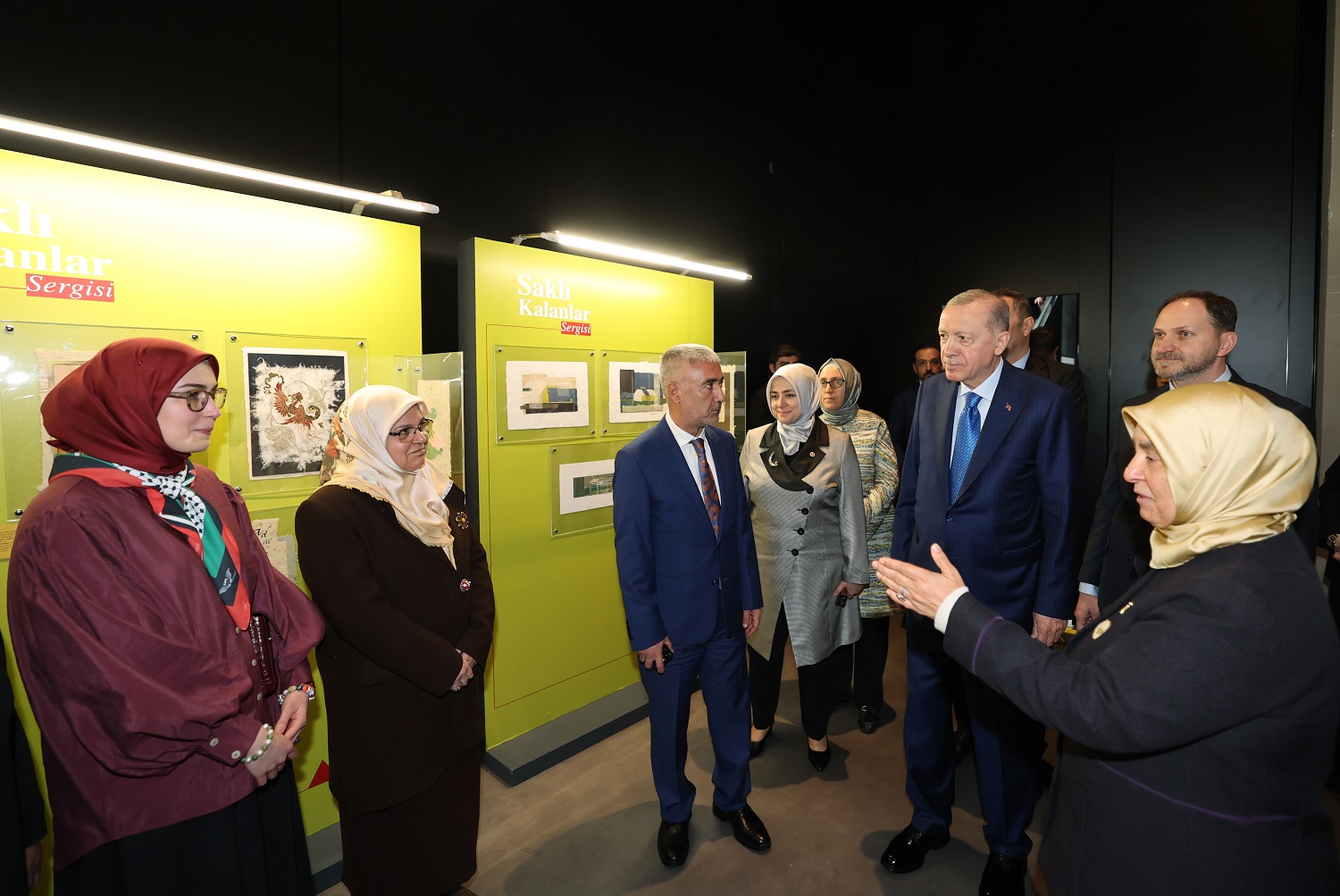 Cumhurbaşkanı Erdoğan’dan “Saklı Kalanlar” Sergisine Ziyaret