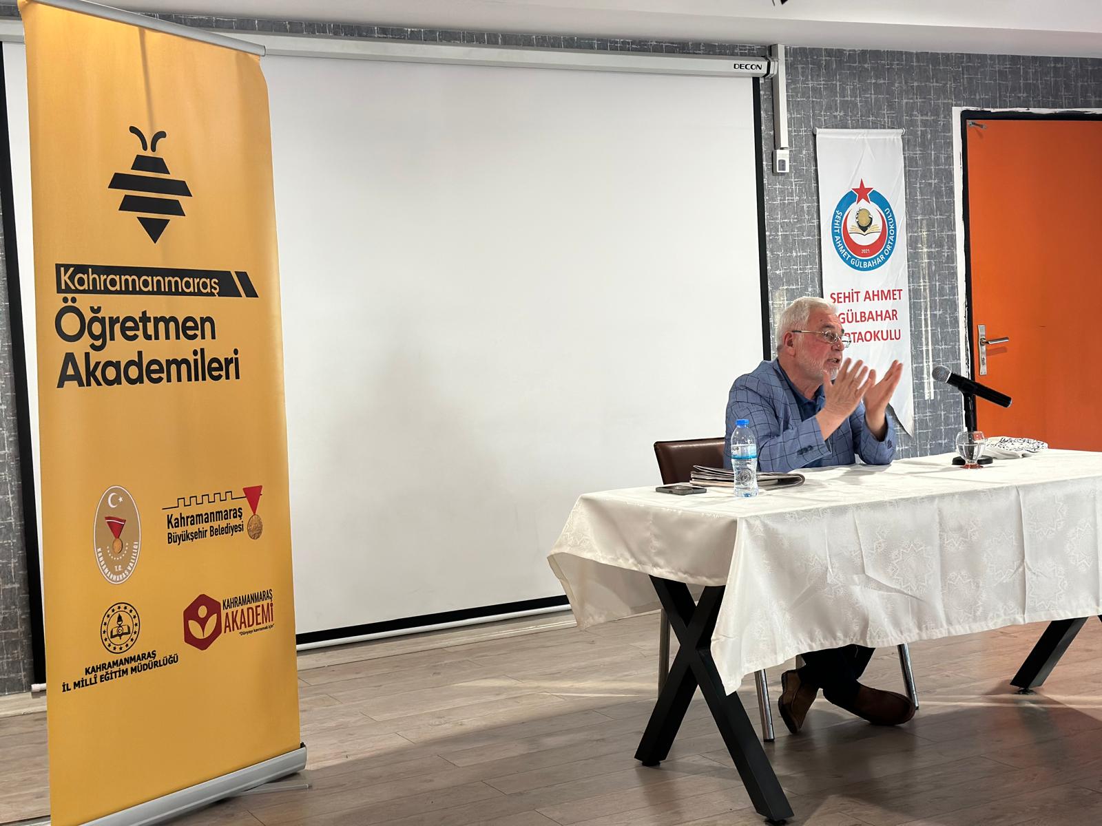 Edebiyat Akademisi'nde Adem Turan Ile Üçleme Söyleşisi Düzenlendi3
