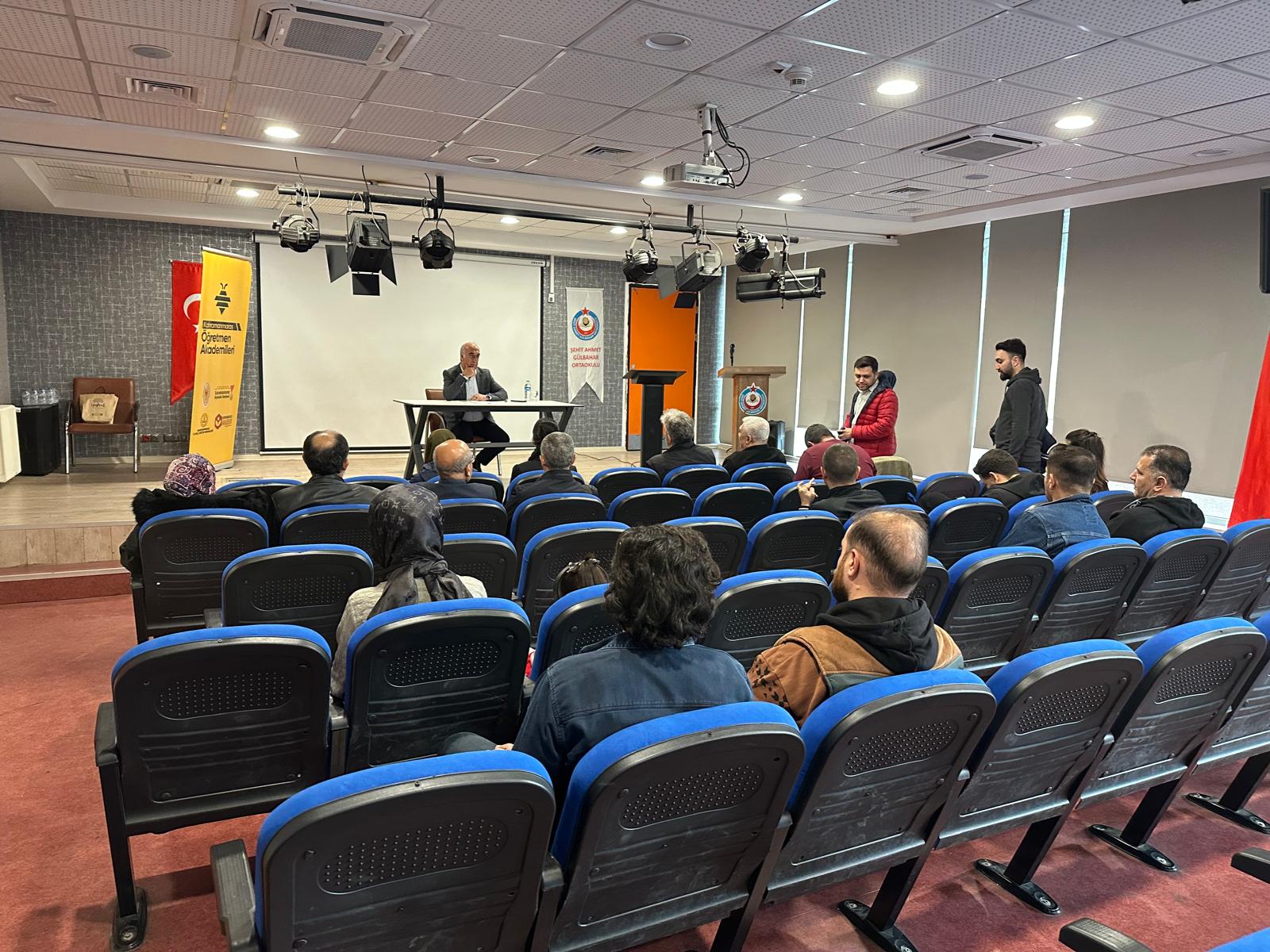 Edebiyat Akademisi’nde Söyleyişi Düzenle2