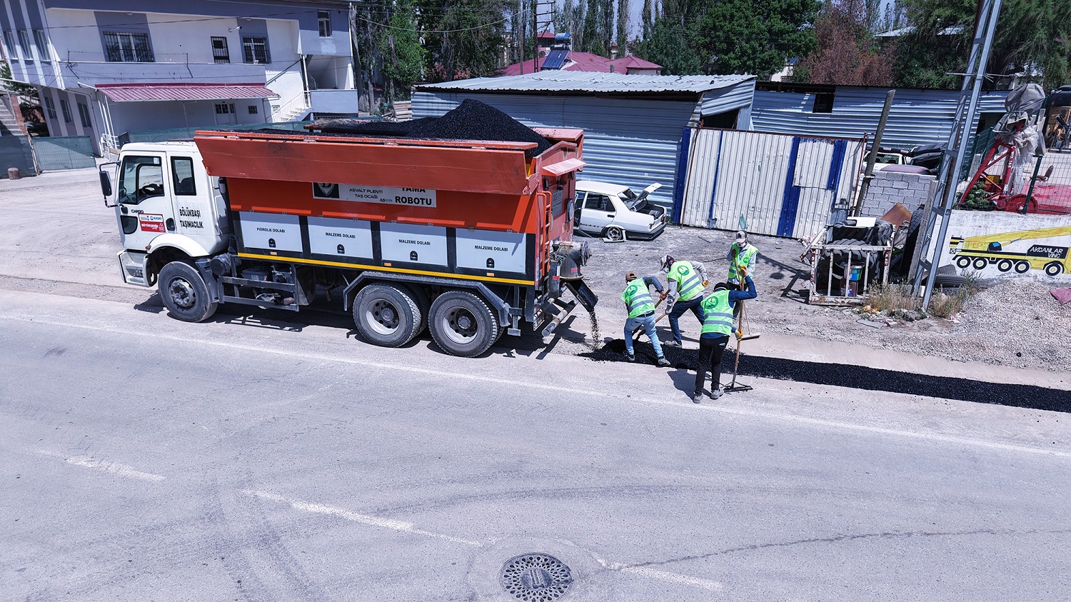 Elbistan’da Altyapısı Tamamlanan Mahallelerde Asfalt Başladı (1)