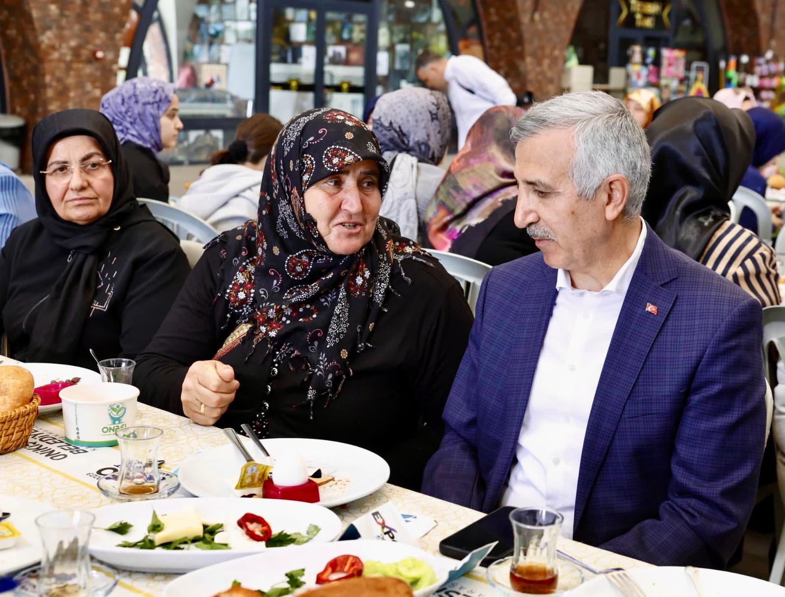 Kahramanmaraş’ta Anneler Kahvaltıda Buluştu