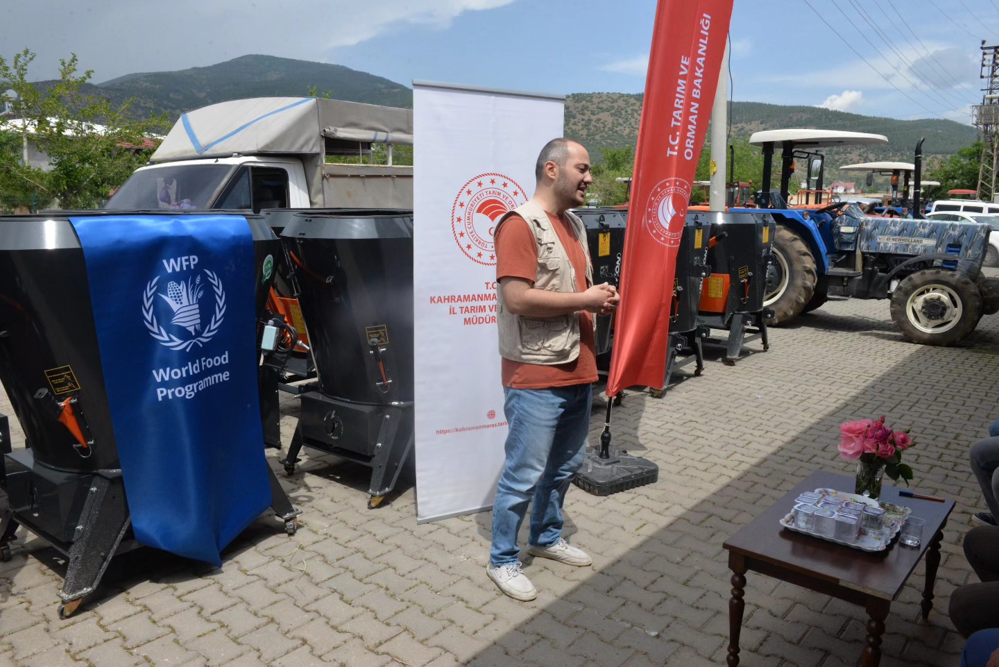 Kahramanmaraş'ta Depremzede Hayvancılara Yem Karma Makinesi Desteği3