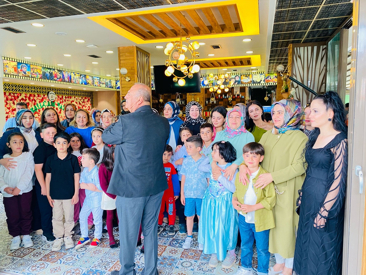 Karaoğlan Koleji’nden Anneler Günü’ne Özel Anlamlı Etkinlik (6)