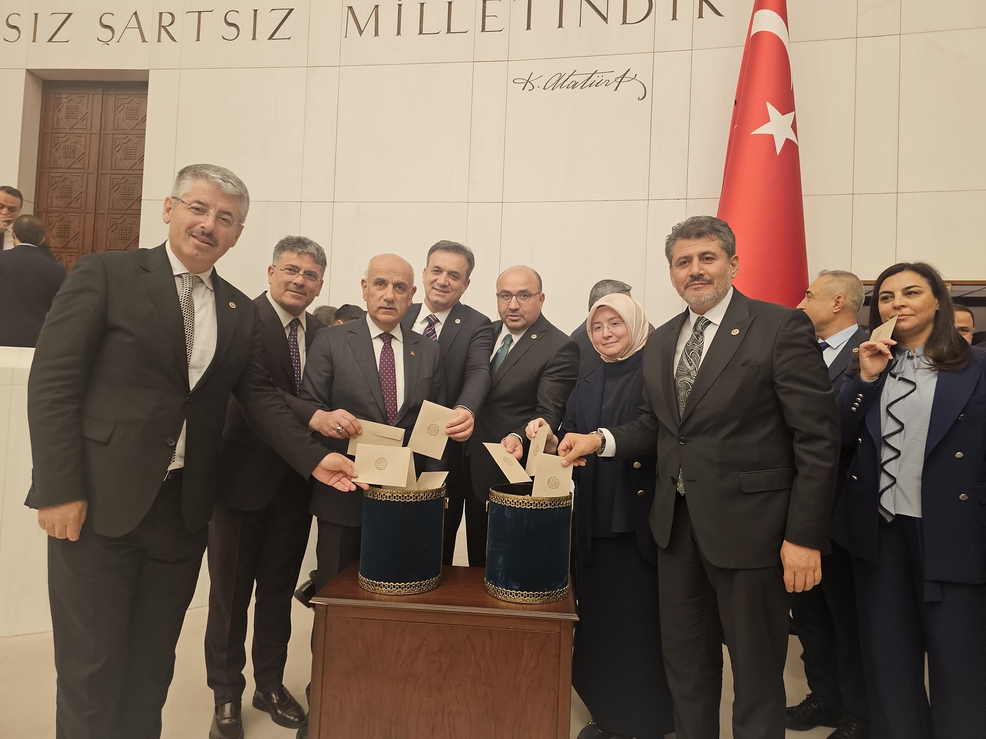 Milletvekili Debgici Genel Kurulda Oy Kullandı (2)