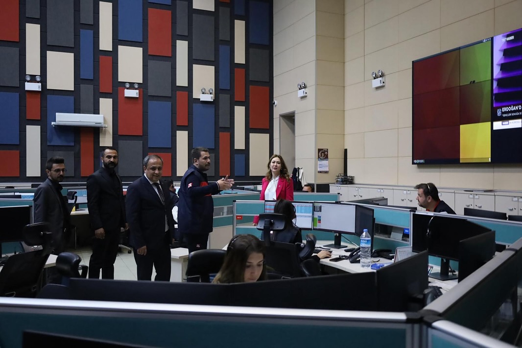 Milletvekili Dora, 112 Acil Çağrı Merkezi'ni Gece Yarısı Ziyaret Etti4