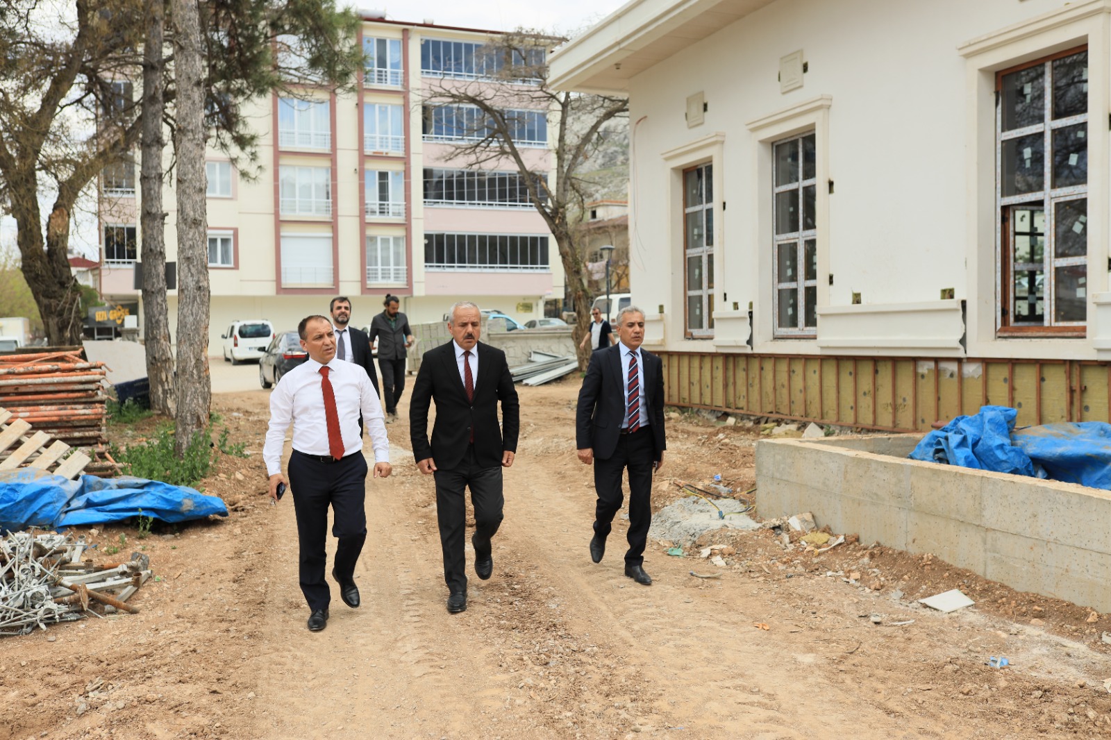 Millî Eğitim Müdürü Baydur, Elbistan'daki İnşaatları Denetledi