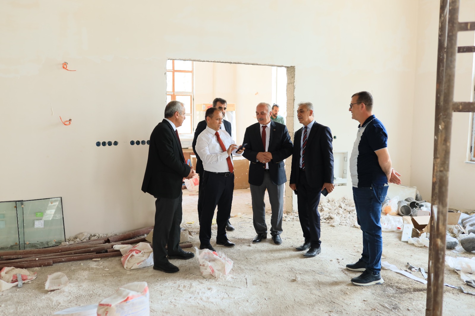 Millî Eğitim Müdürü Baydur, Elbistan'daki İnşaatları Denetledi1