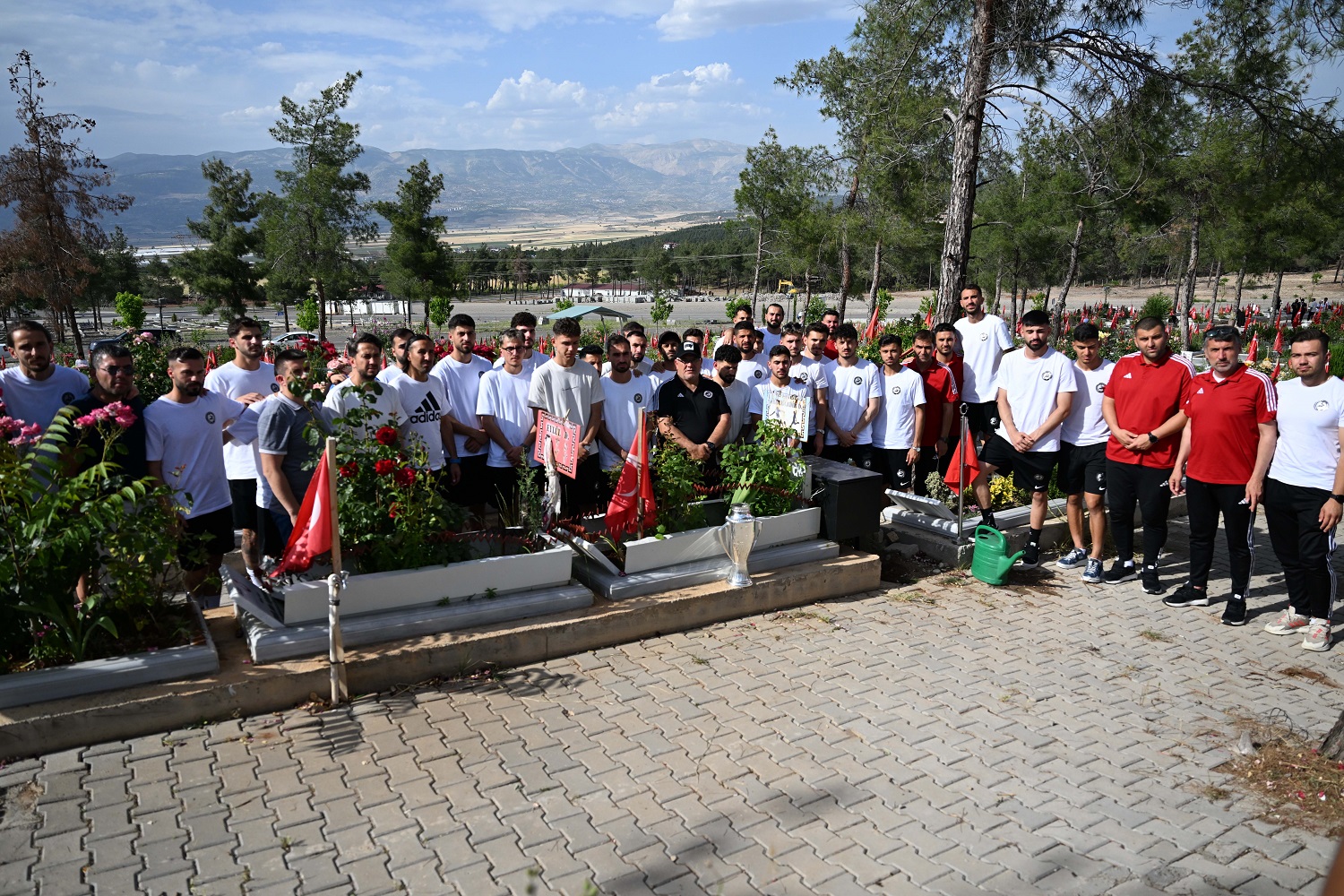 Nesine 2. Lig'e Yükselen İstiklalspor, Bu Başarıyı Depremde Kaybettikleri Futbolcu Arkadaşlarına Adadı (1)