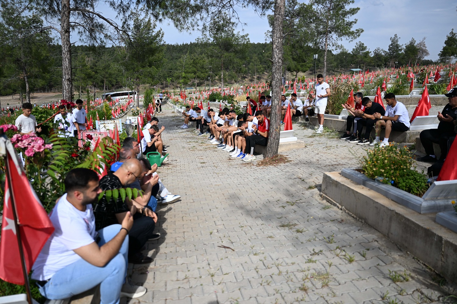 Nesine 2. Lig'e Yükselen İstiklalspor, Bu Başarıyı Depremde Kaybettikleri Futbolcu Arkadaşlarına Adadı (4)