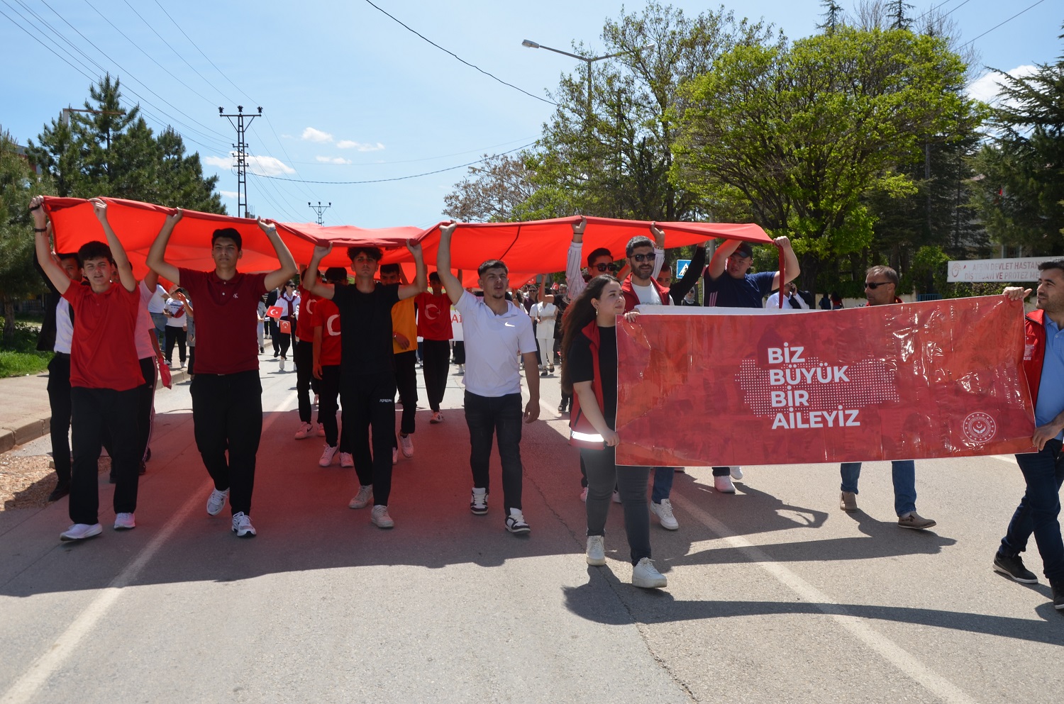 Ömer Karaoğlan Eğitim Kurumları’ndan Coşkulu 19 Mayıs Gençlik Festivali (1)