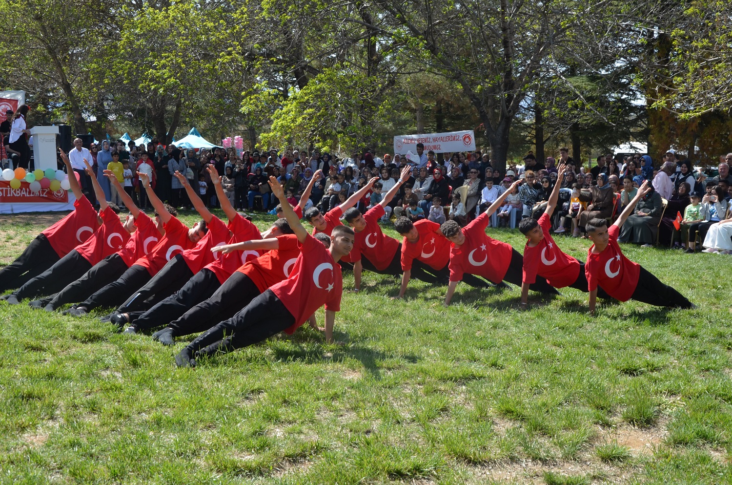 Ömer Karaoğlan Eğitim Kurumları’ndan Coşkulu 19 Mayıs Gençlik Festivali (11)