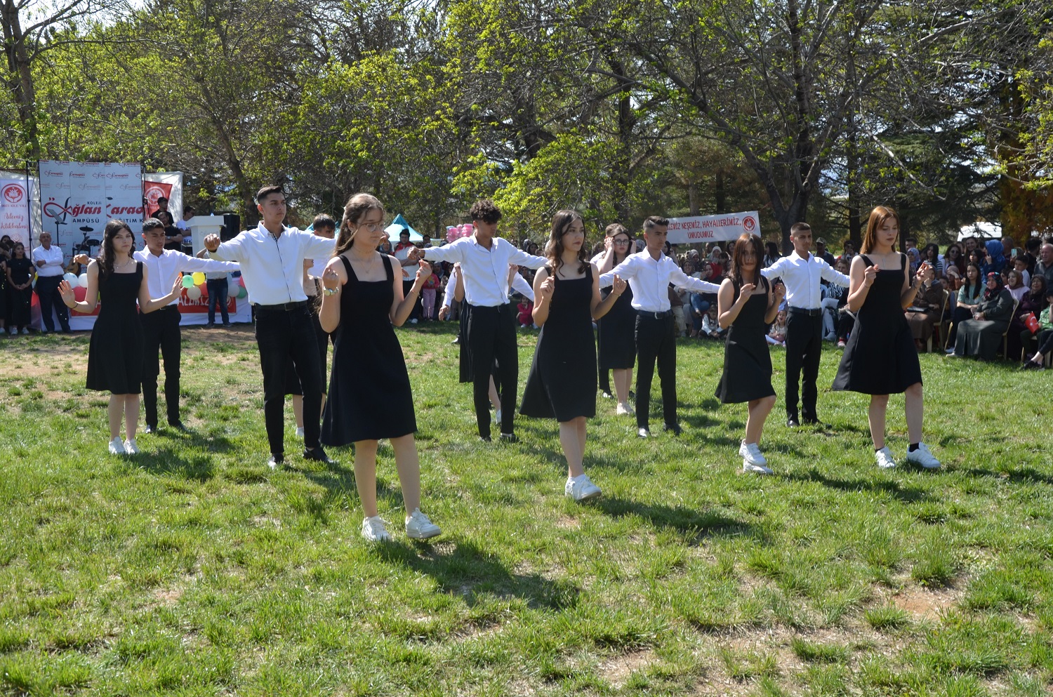 Ömer Karaoğlan Eğitim Kurumları’ndan Coşkulu 19 Mayıs Gençlik Festivali (14)