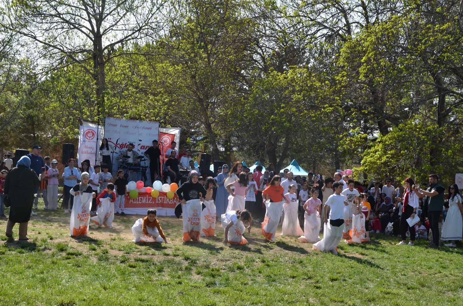 Ömer Karaoğlan Eğitim Kurumları’ndan Coşkulu 19 Mayıs Gençlik Festivali (15)
