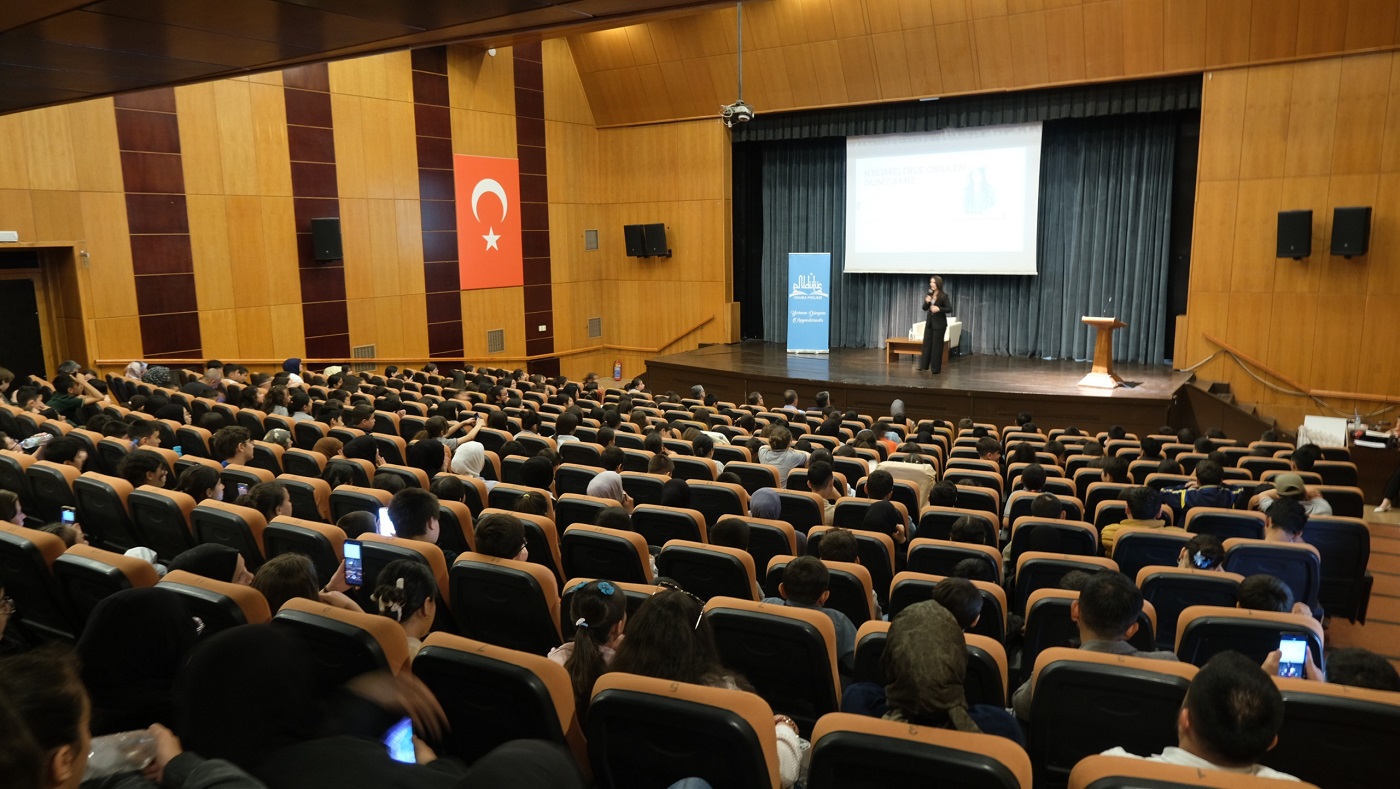 Onikişubat Okuyor’da Bu Hafta ‘Kelimelerle Örülen Dünyamız’ Konuşuldu (3)