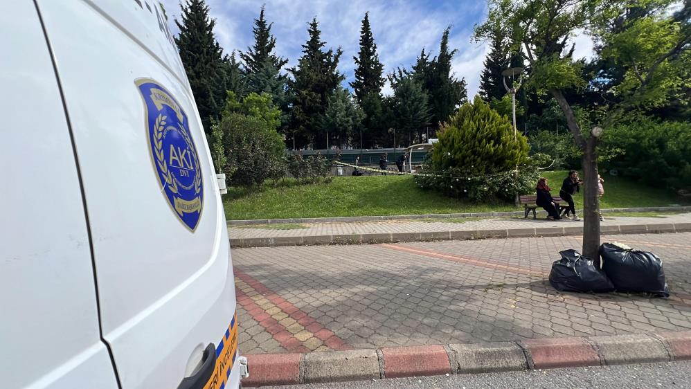 Parkta Erkek Cesedi Bulundu 1