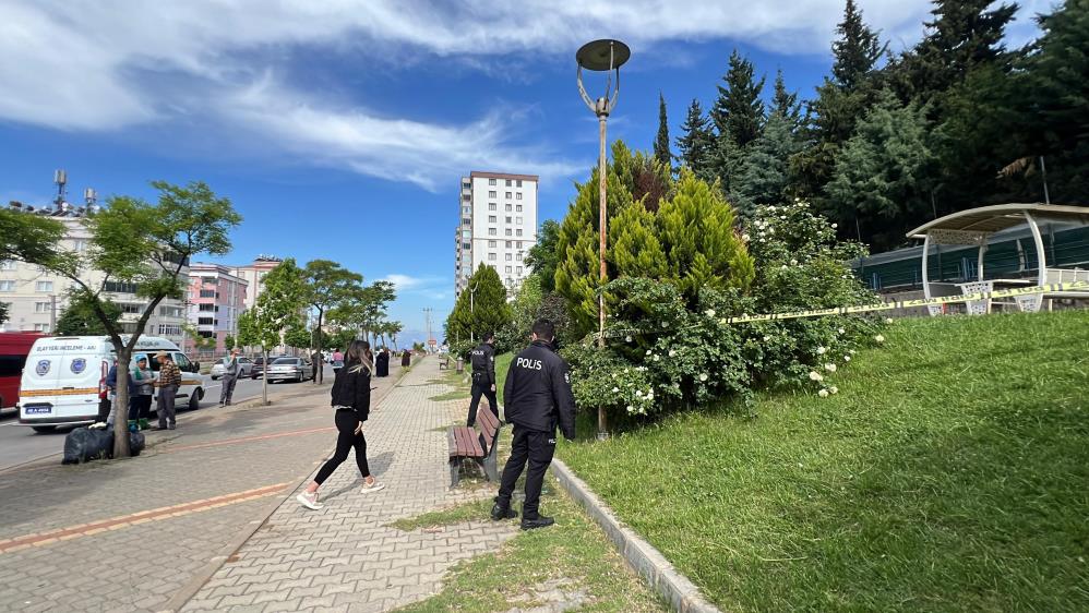 Parkta Erkek Cesedi Bulundu 2
